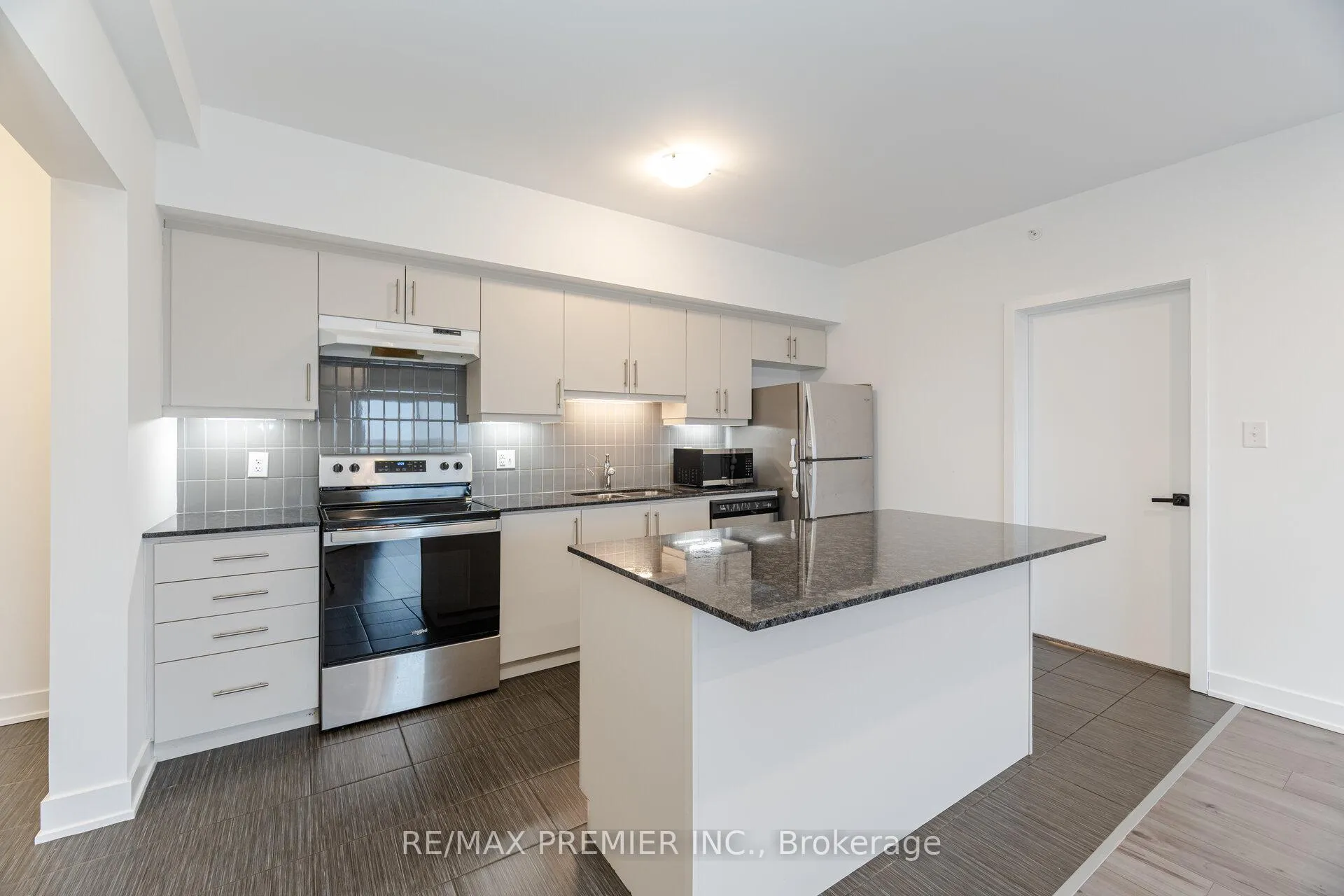 Photo 7 of Unit 516, 4 Spice Way, Barrie, Rural Barrie Southeast — HOMEH