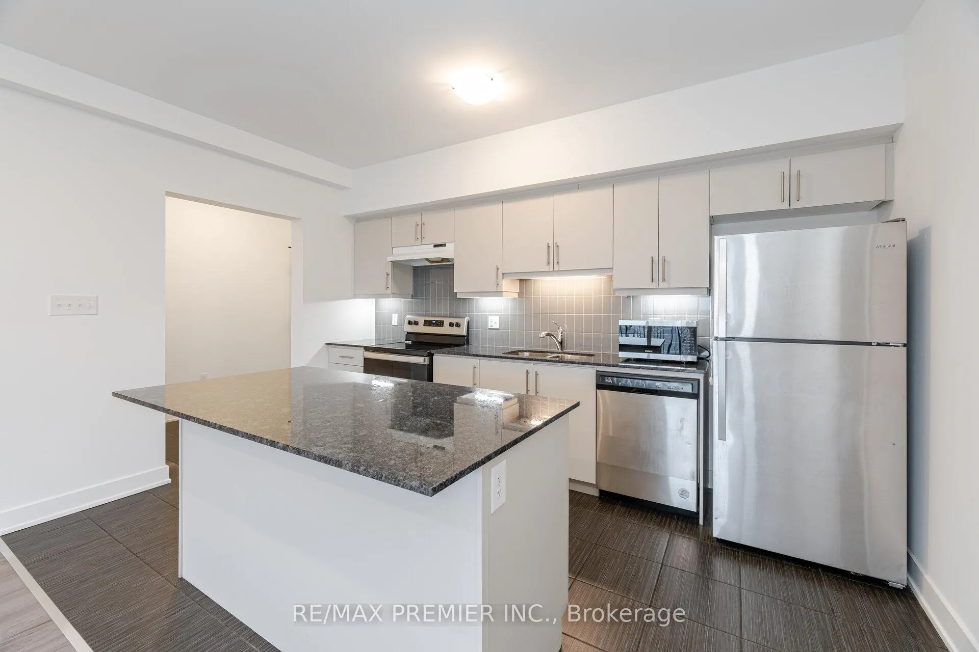 Photo 8 of Unit 516, 4 Spice Way, Barrie, Rural Barrie Southeast — HOMEH