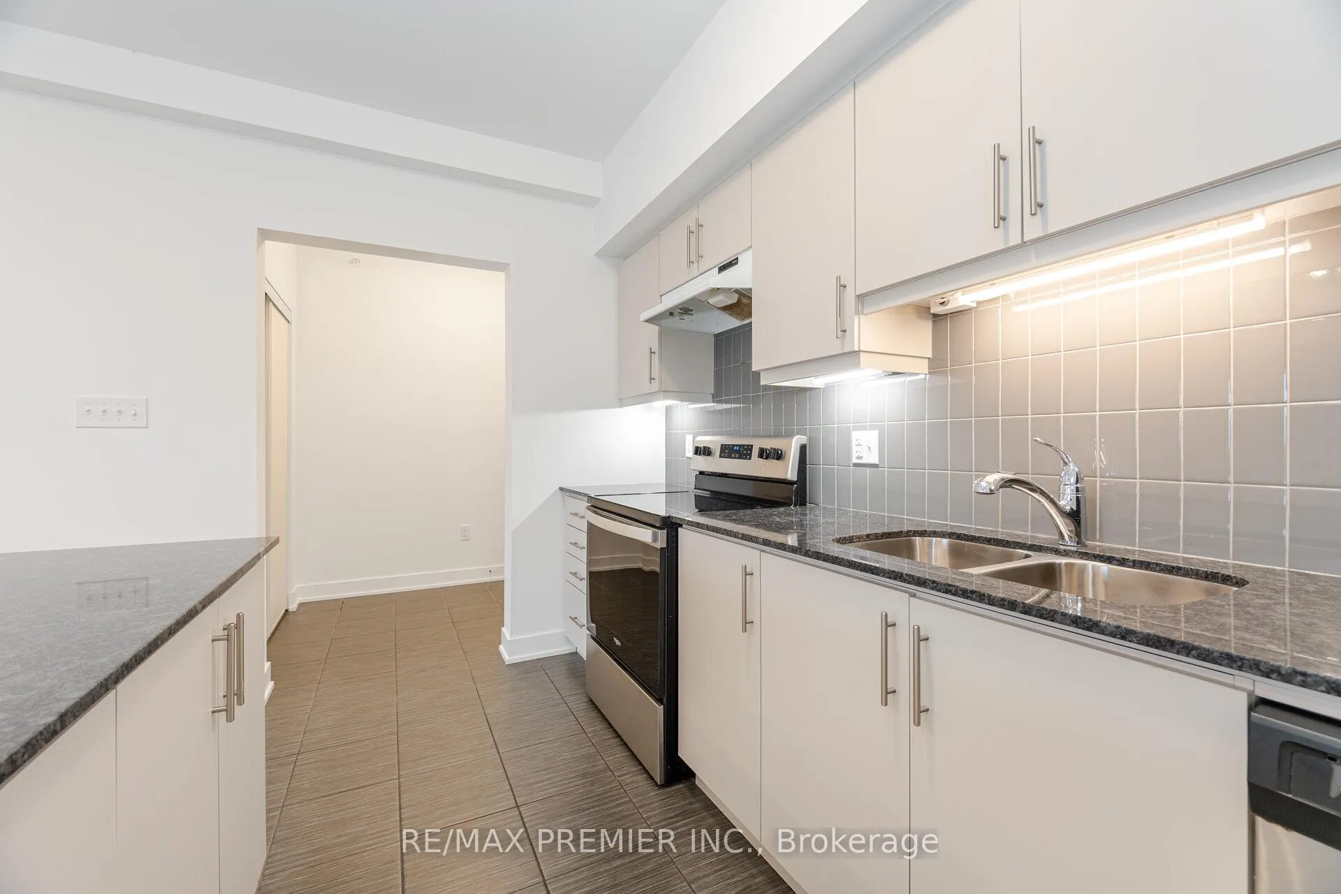 Photo 9 of Unit 516, 4 Spice Way, Barrie, Rural Barrie Southeast — HOMEH