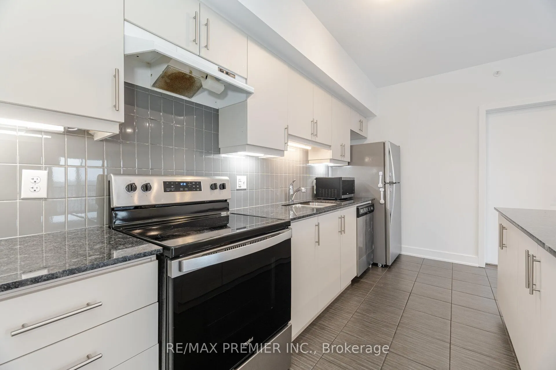 Photo 10 of Unit 516, 4 Spice Way, Barrie, Rural Barrie Southeast — HOMEH