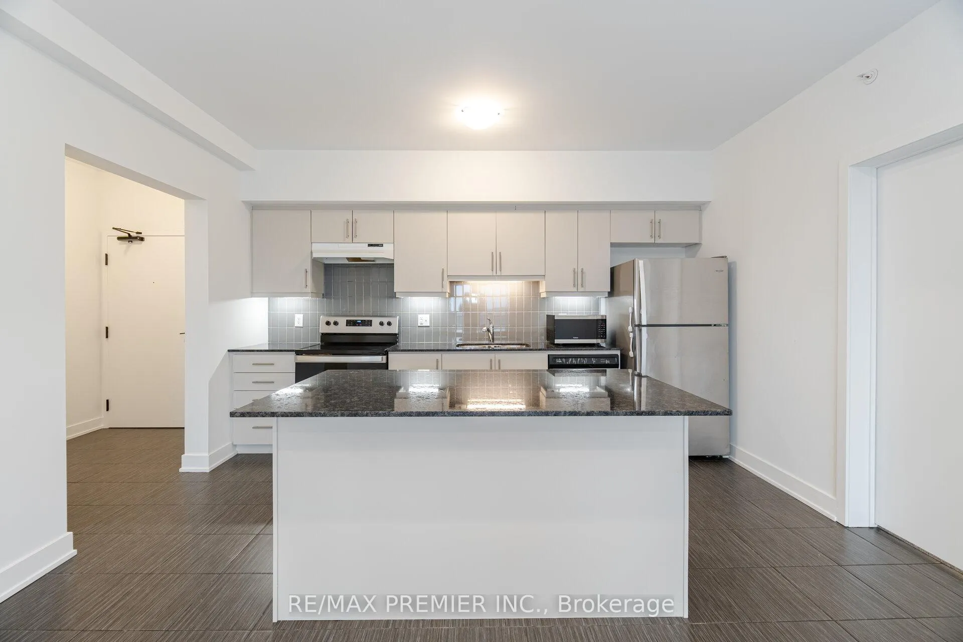 Photo 11 of Unit 516, 4 Spice Way, Barrie, Rural Barrie Southeast — HOMEH
