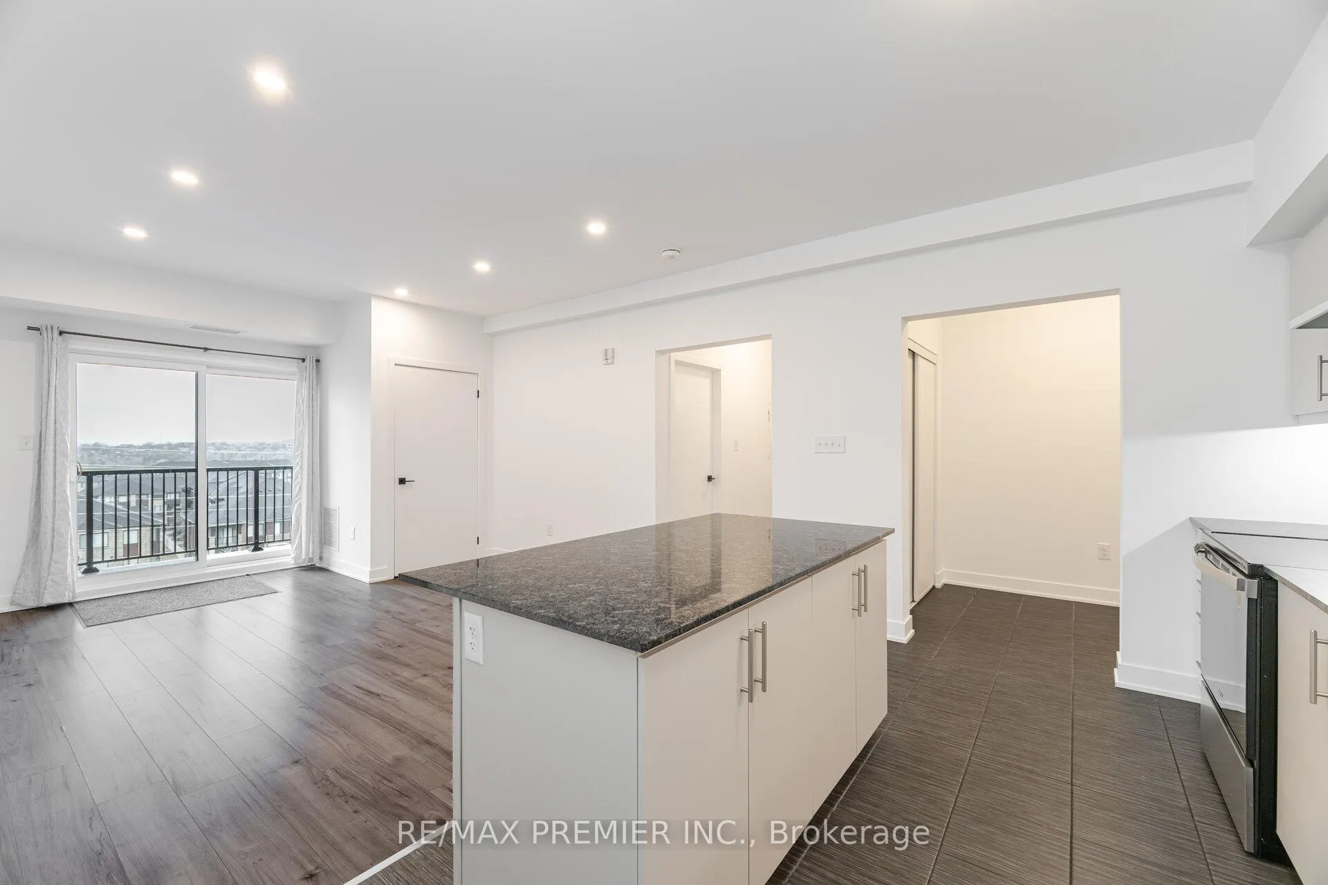 Photo 12 of Unit 516, 4 Spice Way, Barrie, Rural Barrie Southeast — HOMEH