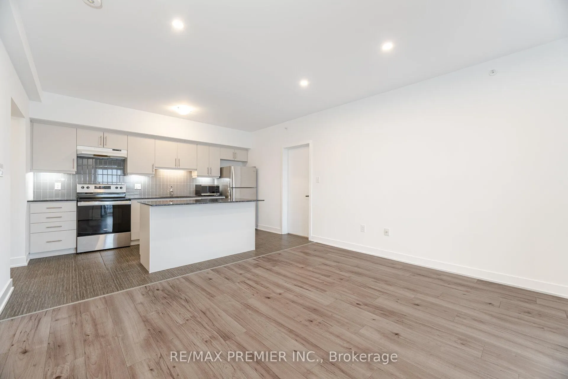 Photo 19 of Unit 516, 4 Spice Way, Barrie, Rural Barrie Southeast — HOMEH