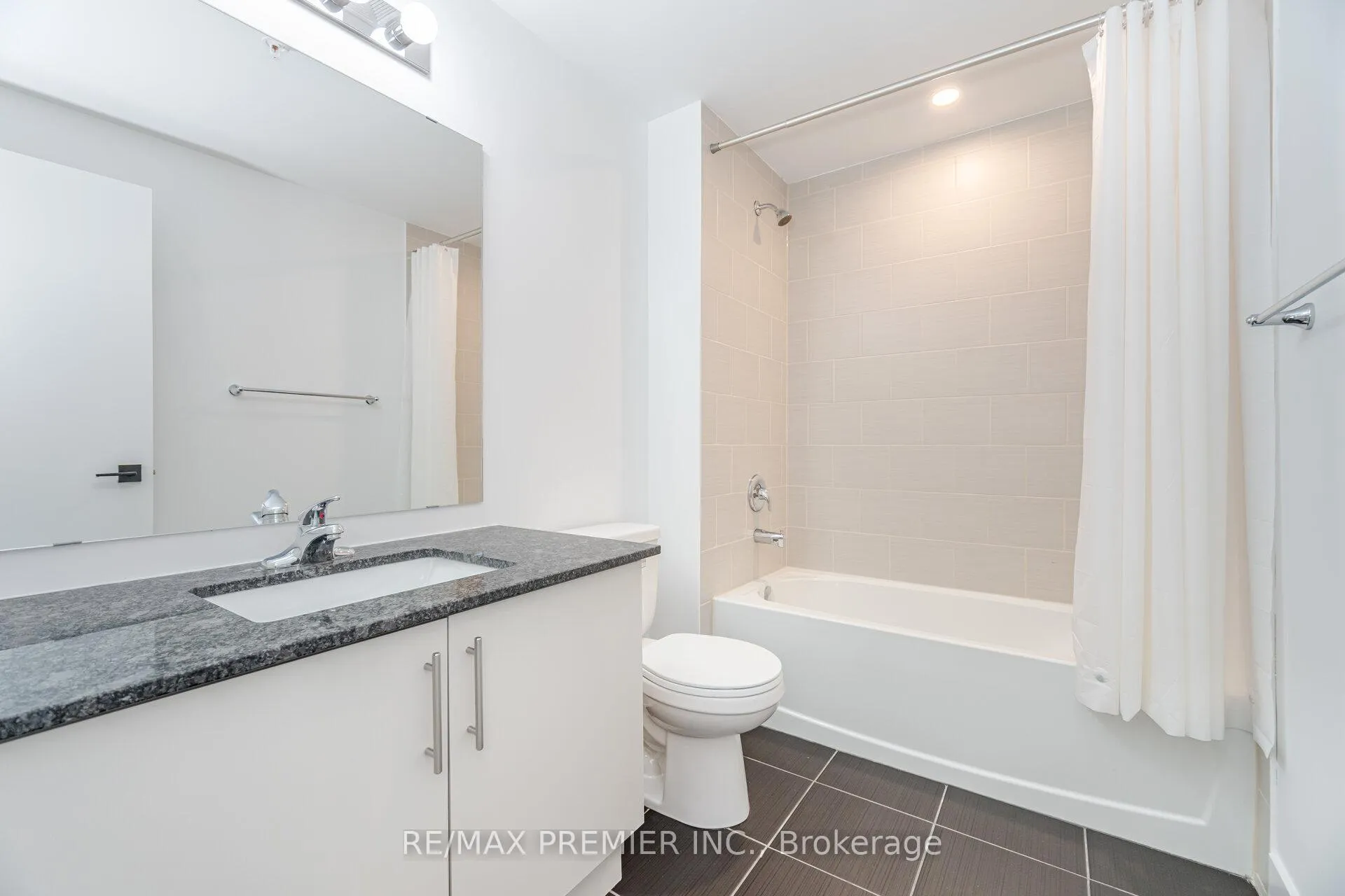 Photo 28 of Unit 516, 4 Spice Way, Barrie, Rural Barrie Southeast — HOMEH