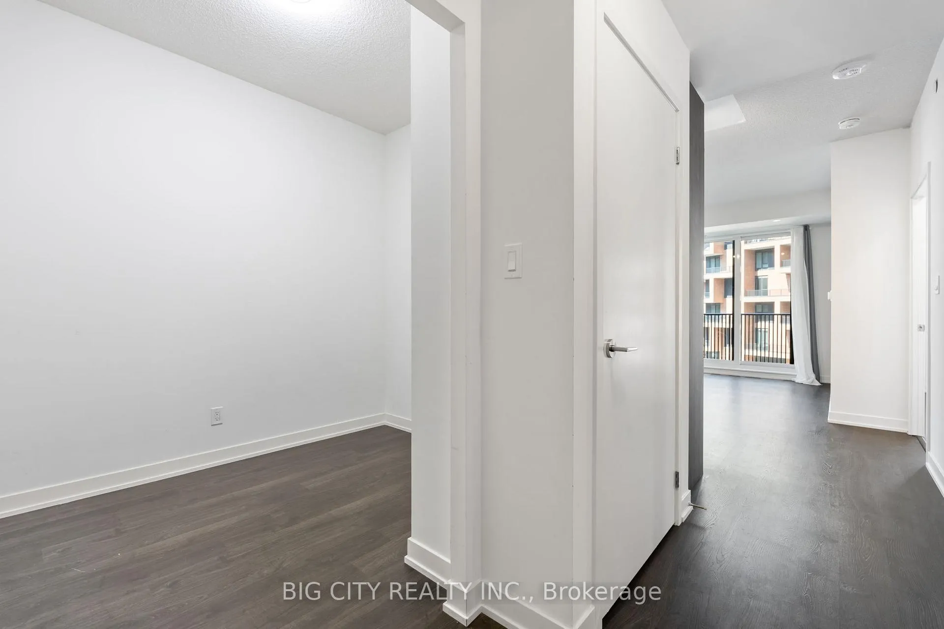 Photo 5 of Unit 605, 38 Simcoe Promenade, Markham, Unionville — HOMEH