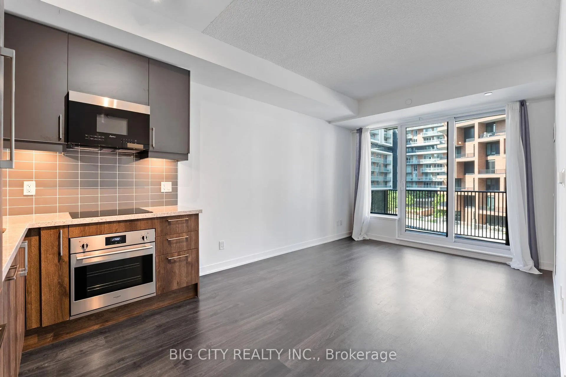 Photo 6 of Unit 605, 38 Simcoe Promenade, Markham, Unionville — HOMEH