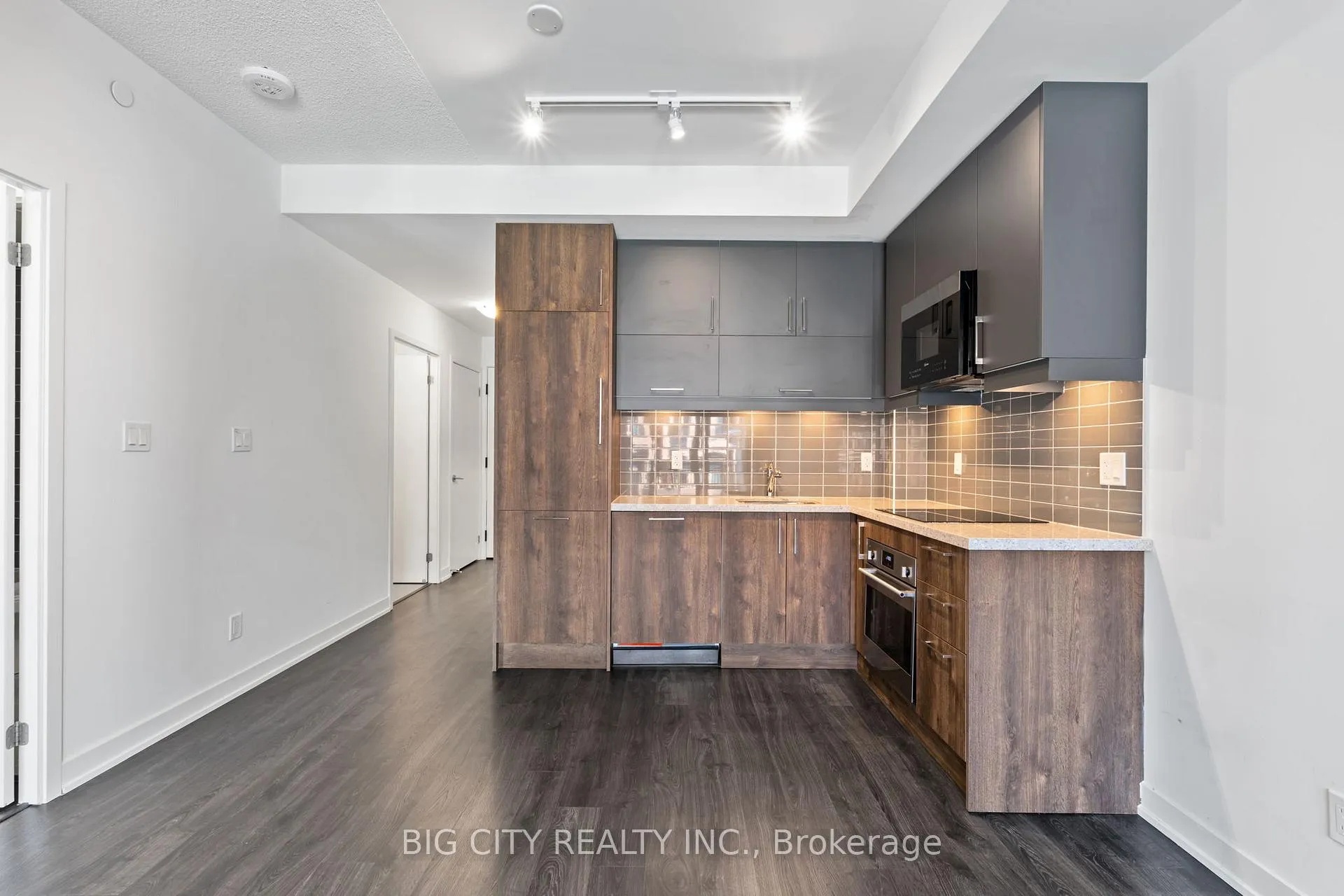 Photo 8 of Unit 605, 38 Simcoe Promenade, Markham, Unionville — HOMEH