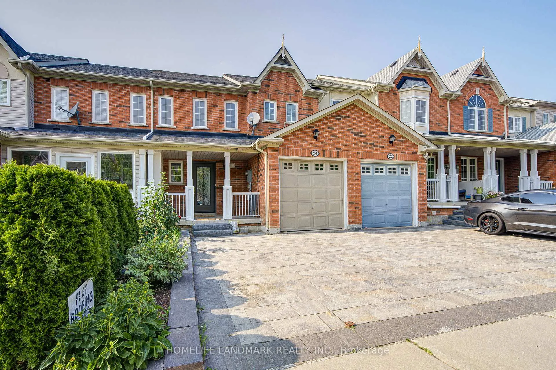 Photo 2 of 24 Willow Trail Road, Markham, Greensborough — HOMEH