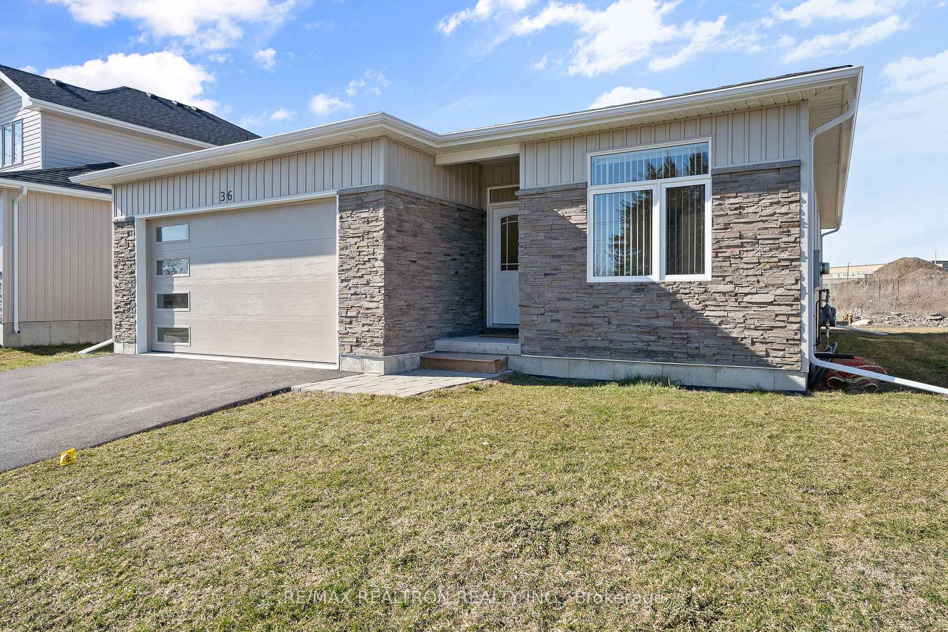 Photo 3 of 36 Mcfarland Drive, Belleville, Belleville Ward — HOMEH