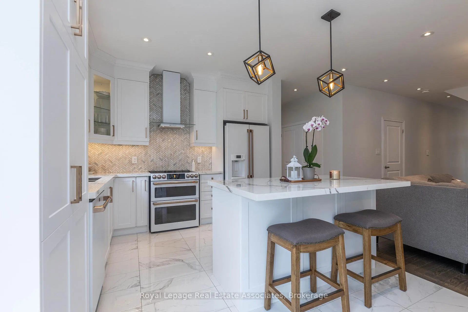 Photo 12 of 7 Overlea Drive, Brampton, Sandringham-Wellington — HOMEH