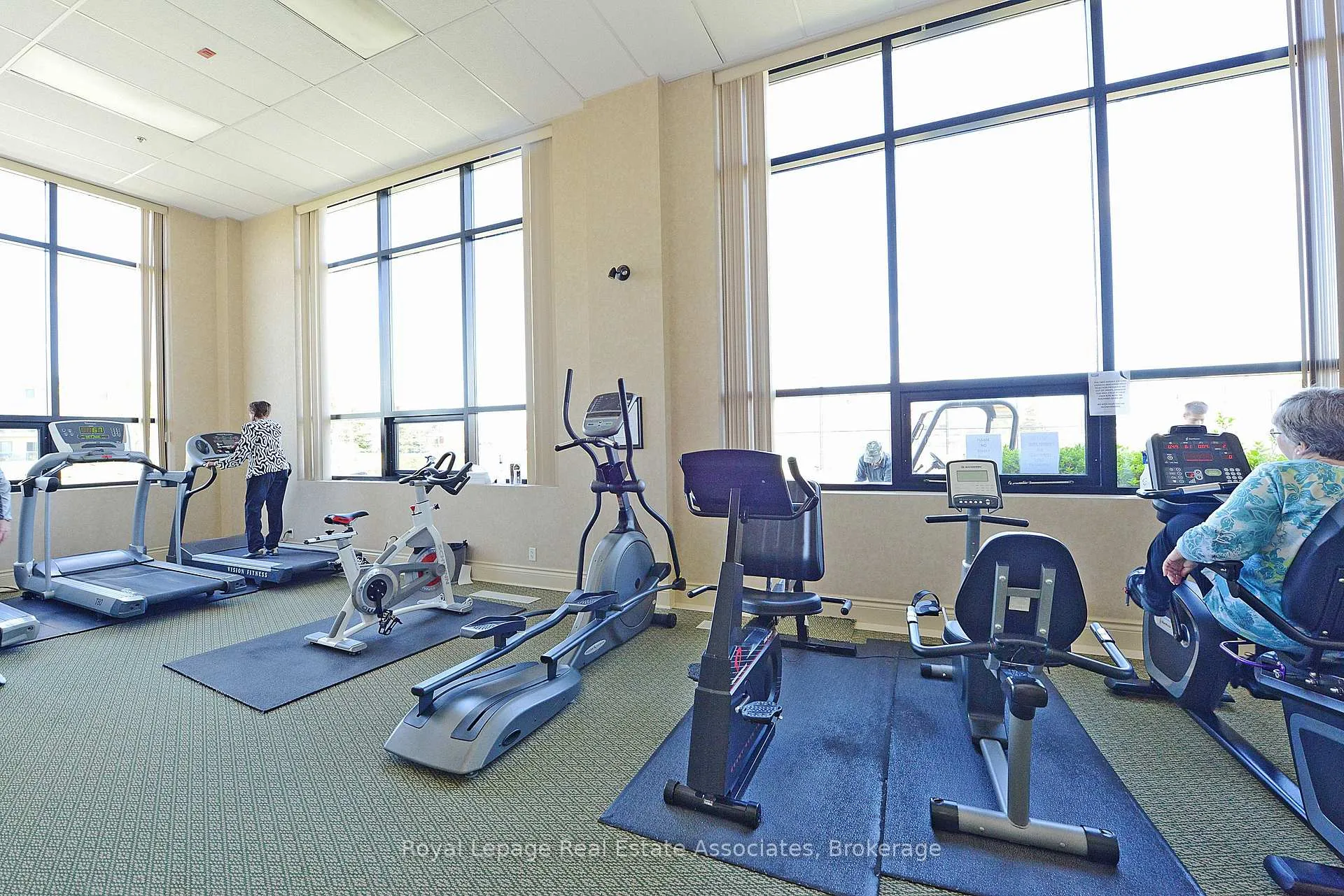 Photo 33 of 7 Overlea Drive, Brampton, Sandringham-Wellington — HOMEH