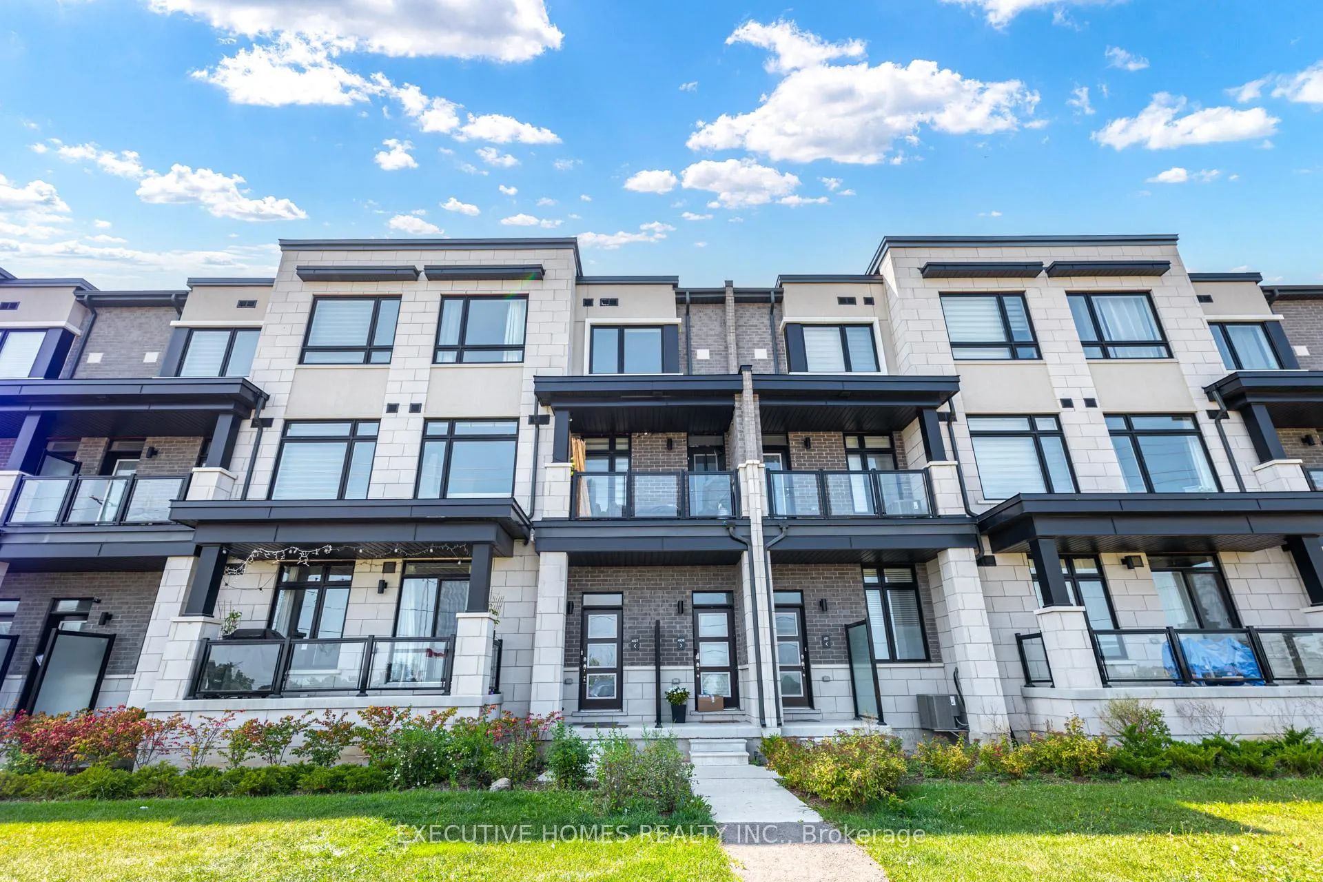 Front of Unit 407, 2550 Castlegate Crossing