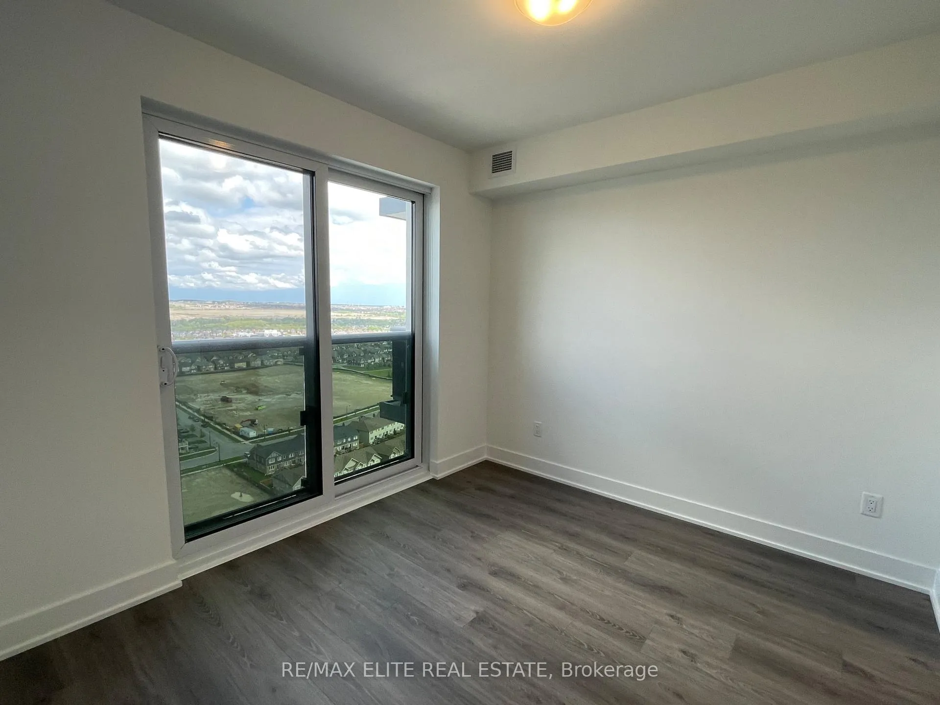 Photo 8 of Unit 2319, 2545 Simcoe Street N, Oshawa, Windfields — HOMEH