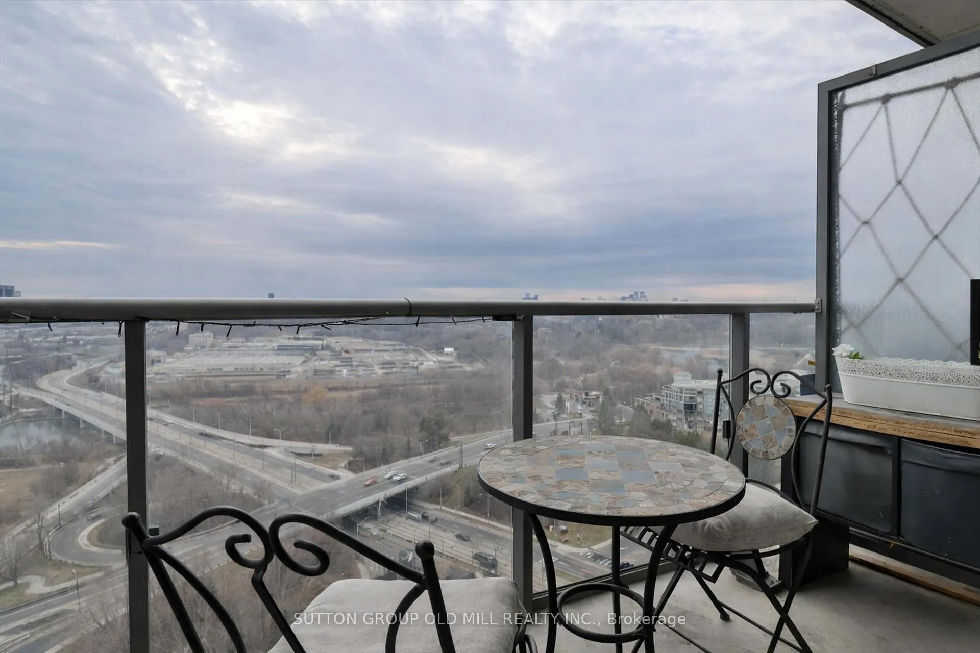 Photo 4 of Unit 2109, 105 The Queensway, Toronto, High Park-Swansea — HOMEH