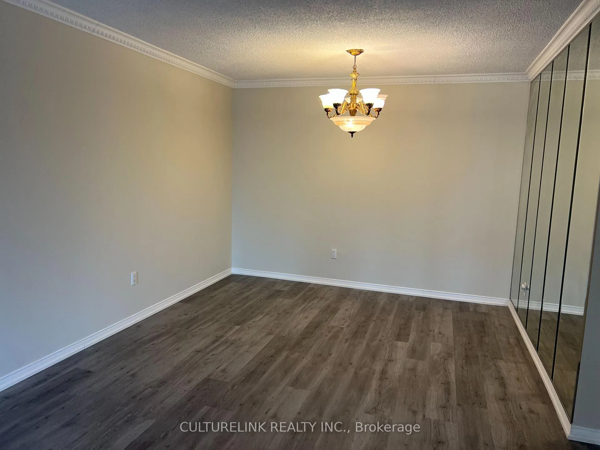 Photo 2 of Unit 523, 7905 Bayview Avenue, Markham, Aileen-Willowbrook — HOMEH