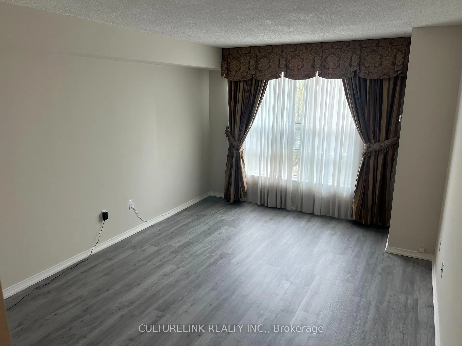 Photo 3 of Unit 523, 7905 Bayview Avenue, Markham, Aileen-Willowbrook — HOMEH
