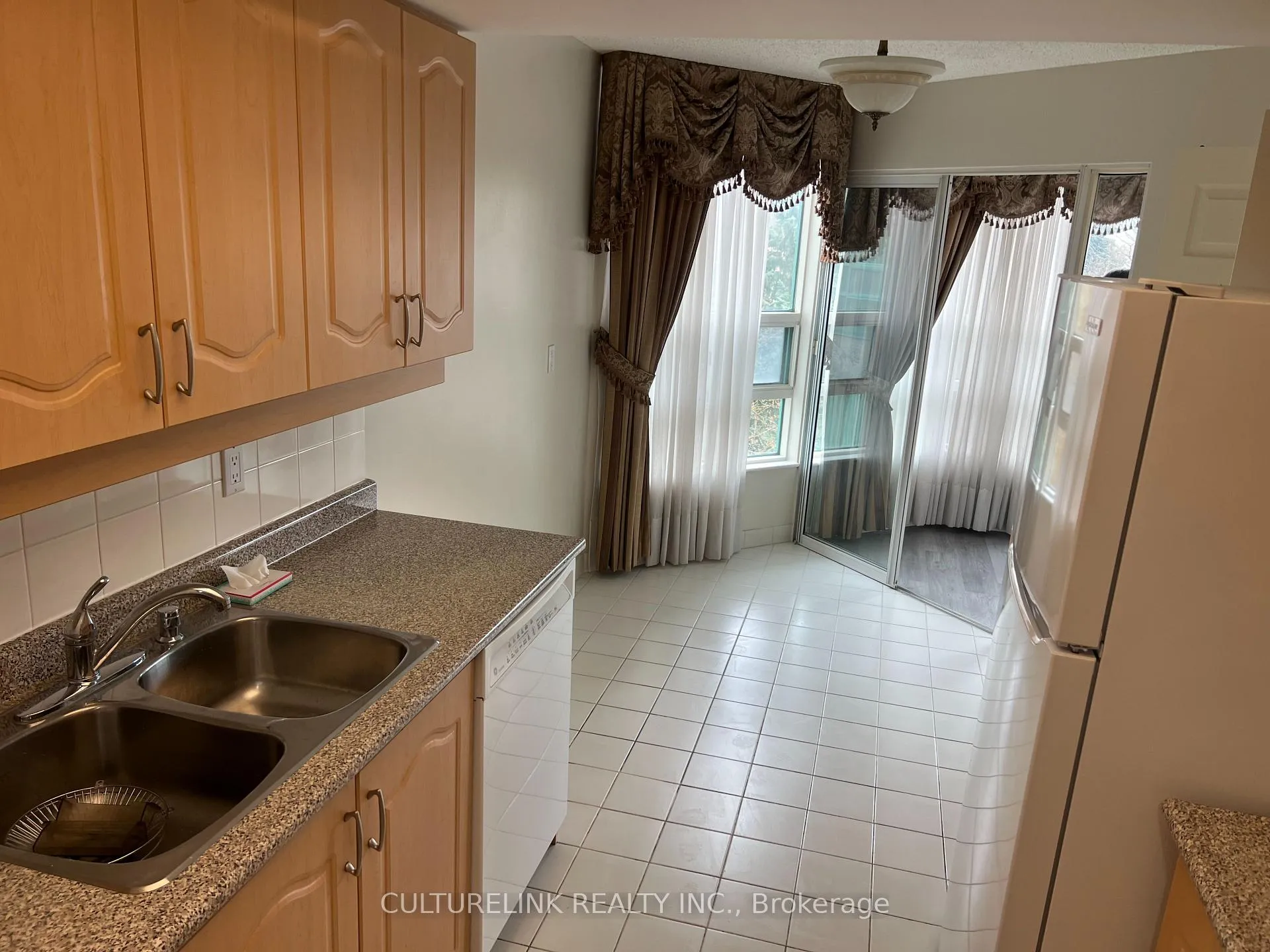 Photo 5 of Unit 523, 7905 Bayview Avenue, Markham, Aileen-Willowbrook — HOMEH