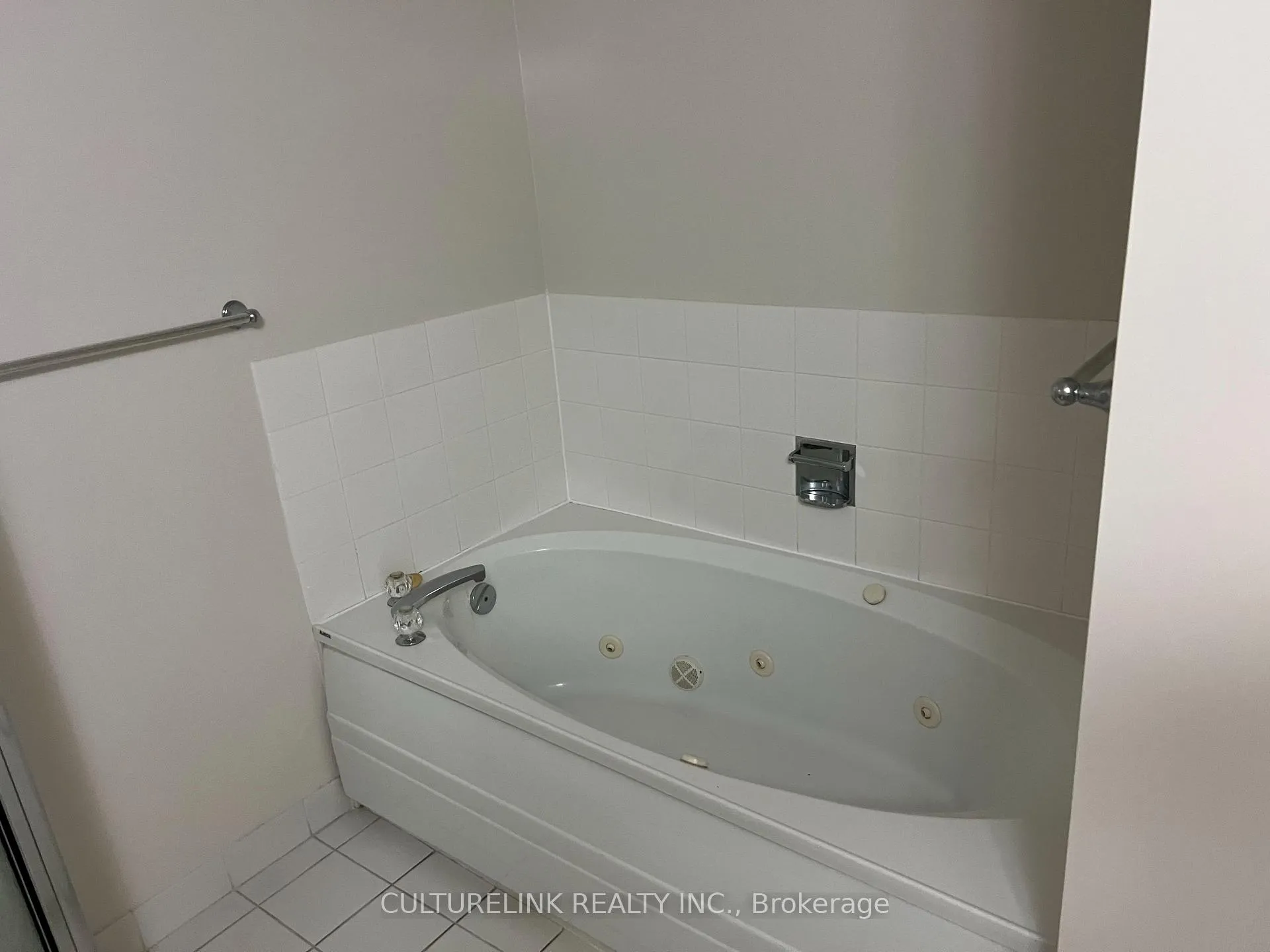 Photo 10 of Unit 523, 7905 Bayview Avenue, Markham, Aileen-Willowbrook — HOMEH