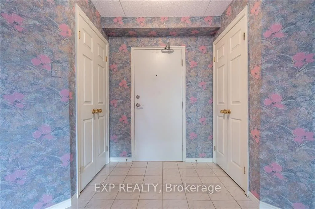 Photo 3 of Unit 212, 416 Limeridge Road E, Hamilton, Bruleville — HOMEH