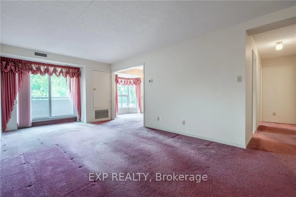 Photo 4 of Unit 212, 416 Limeridge Road E, Hamilton, Bruleville — HOMEH