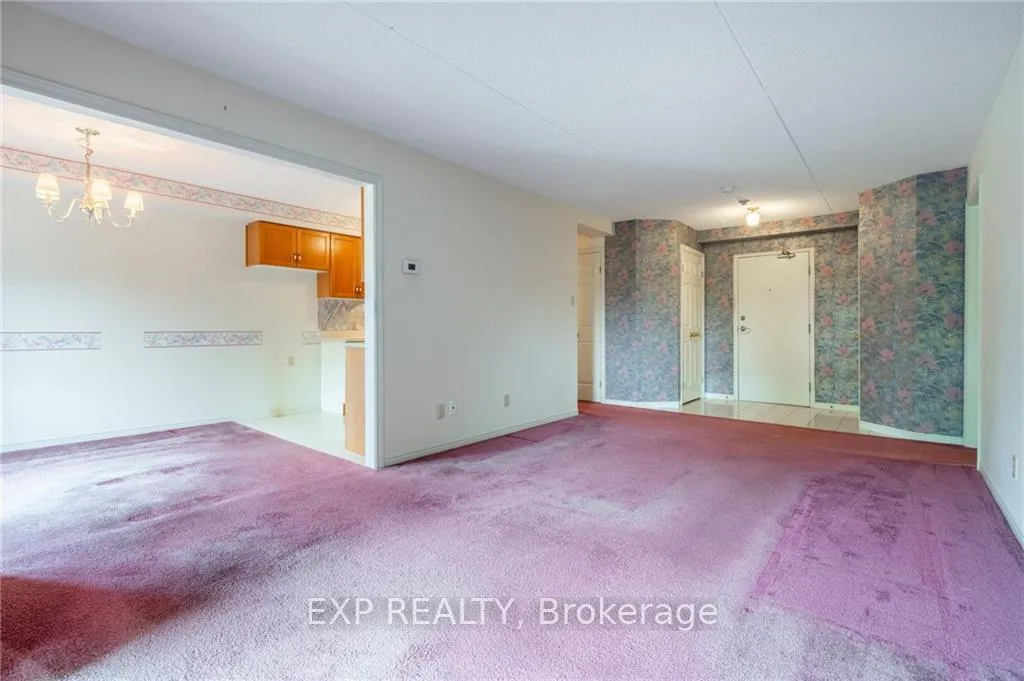 Photo 5 of Unit 212, 416 Limeridge Road E, Hamilton, Bruleville — HOMEH