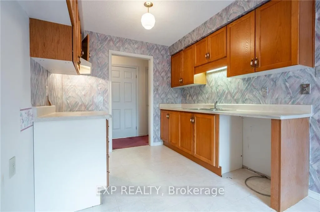 Photo 9 of Unit 212, 416 Limeridge Road E, Hamilton, Bruleville — HOMEH