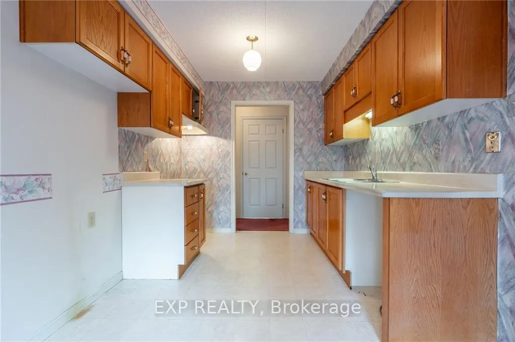 Photo 11 of Unit 212, 416 Limeridge Road E, Hamilton, Bruleville — HOMEH