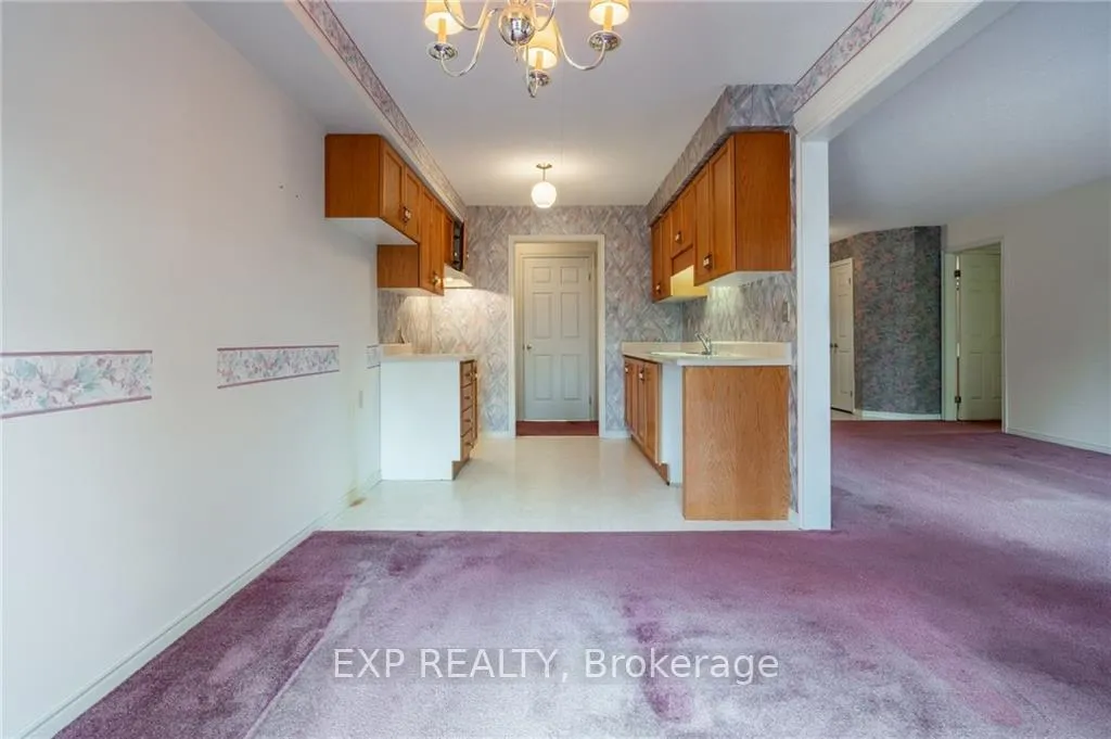 Photo 13 of Unit 212, 416 Limeridge Road E, Hamilton, Bruleville — HOMEH