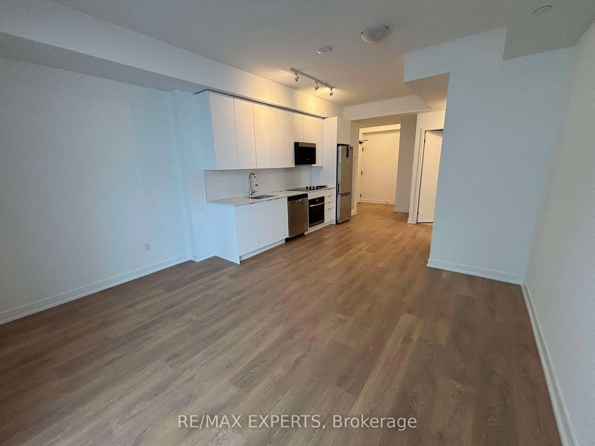 Photo 3 of Unit 2015, 10 Abeja Street, Vaughan, Concord — HOMEH