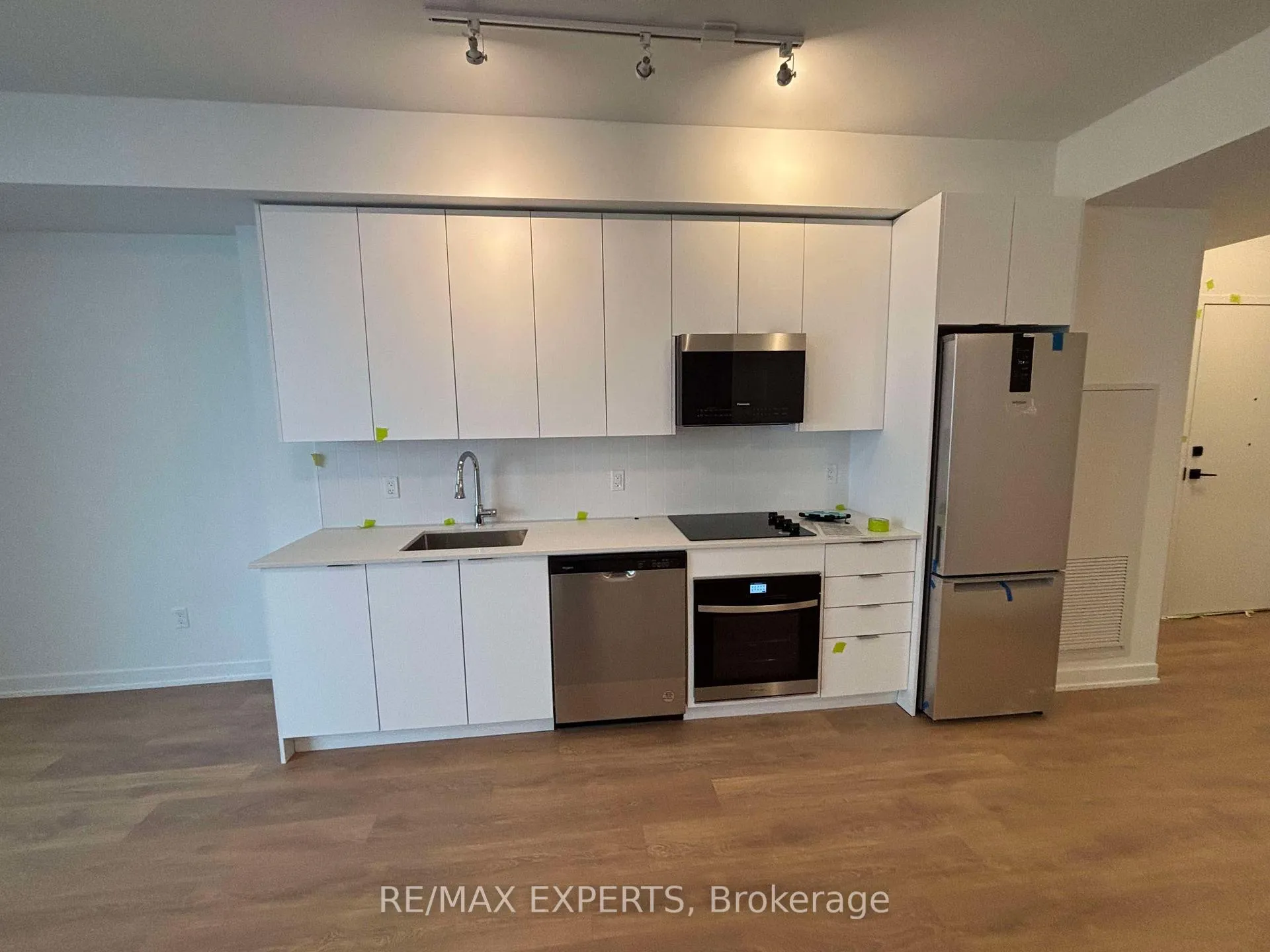 Photo 5 of Unit 2015, 10 Abeja Street, Vaughan, Concord — HOMEH