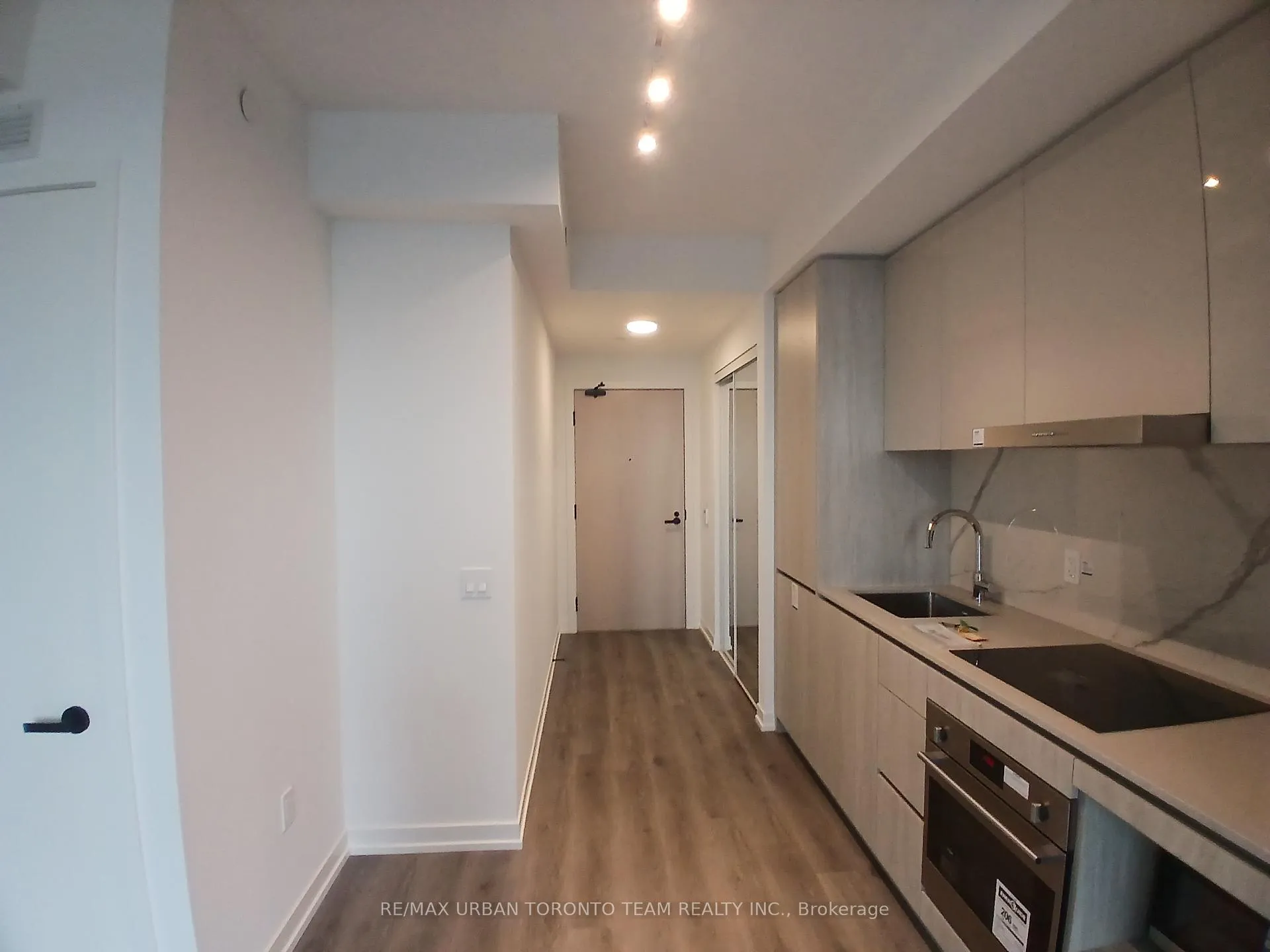 Photo 3 of Unit 1116, 28 Interchange Way, Vaughan, Vaughan Corporate Centre — HOMEH