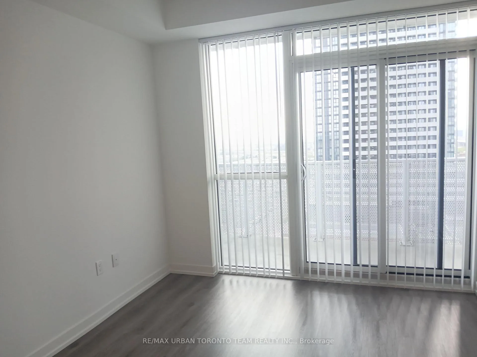 Photo 5 of Unit 1116, 28 Interchange Way, Vaughan, Vaughan Corporate Centre — HOMEH