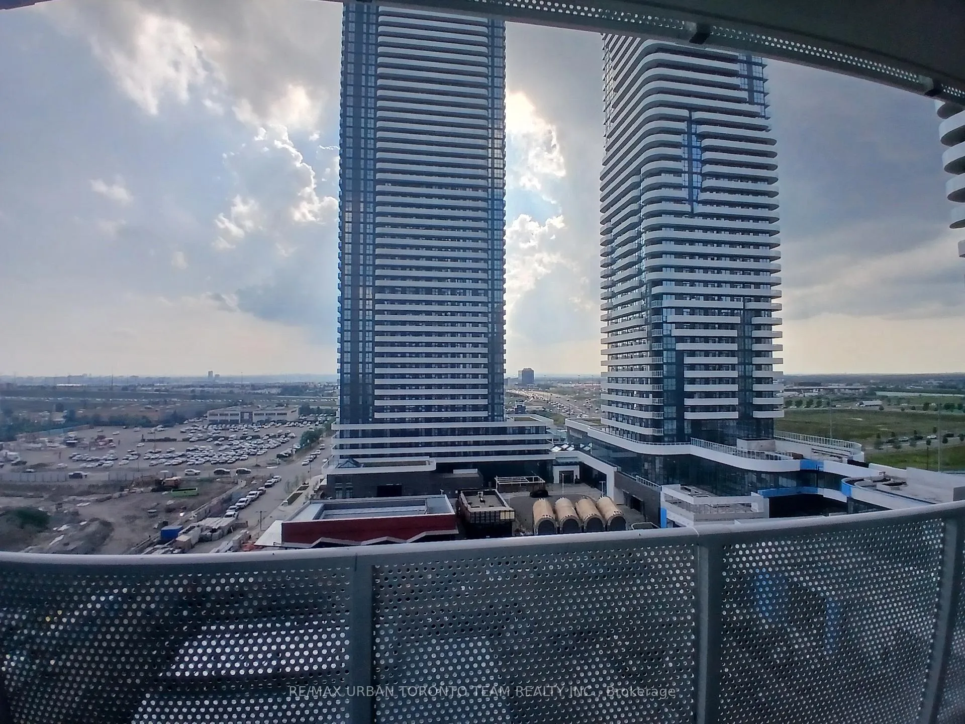 Photo 6 of Unit 1116, 28 Interchange Way, Vaughan, Vaughan Corporate Centre — HOMEH