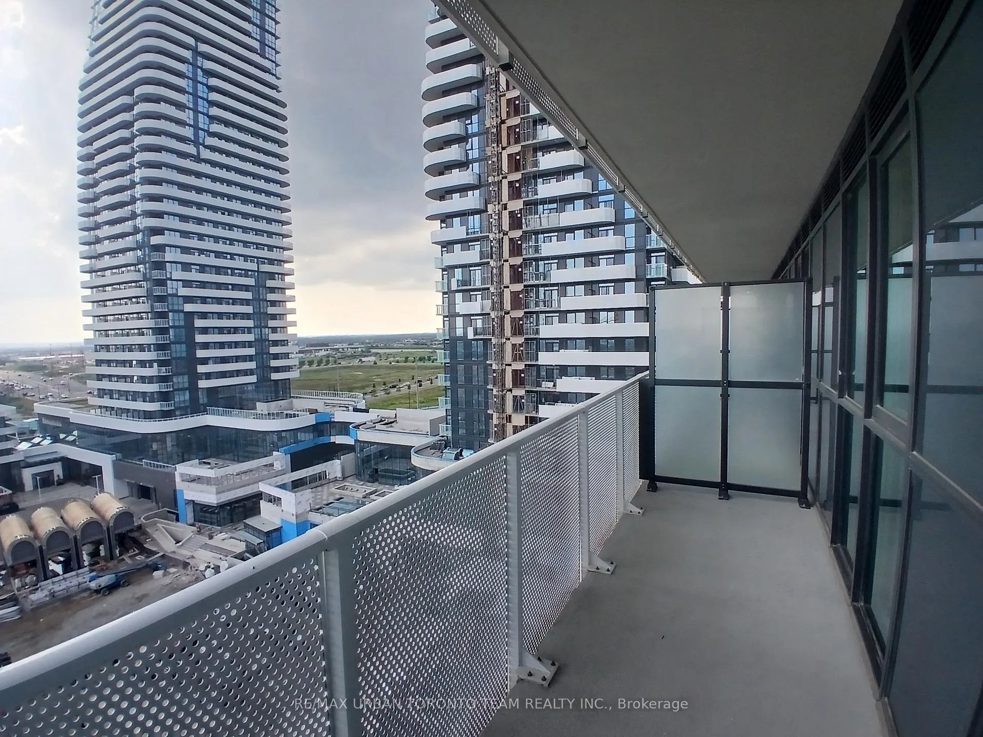 Photo 7 of Unit 1116, 28 Interchange Way, Vaughan, Vaughan Corporate Centre — HOMEH