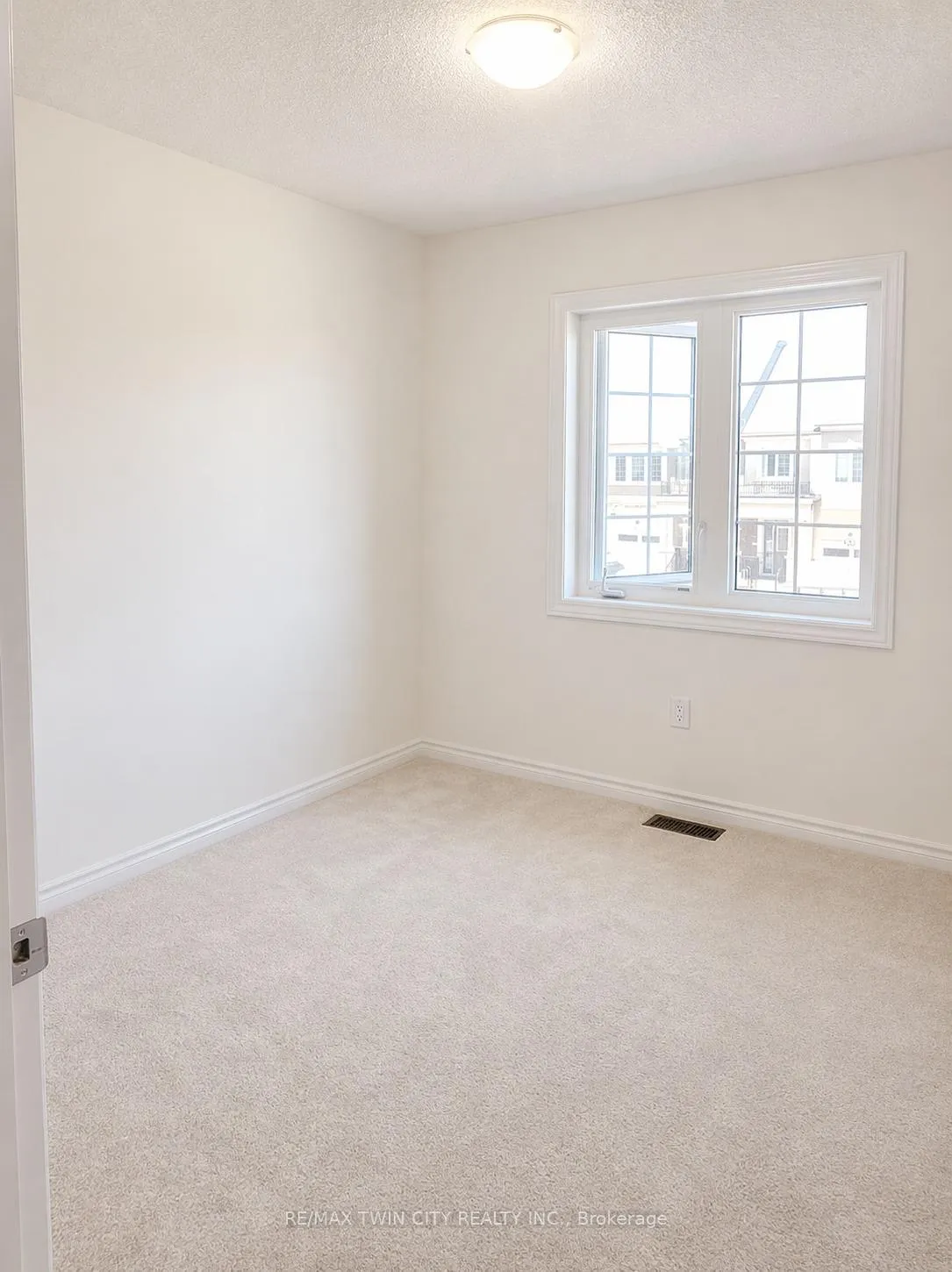 Photo 12 of 153 Flagg Avenue, Brant, Paris — HOMEH