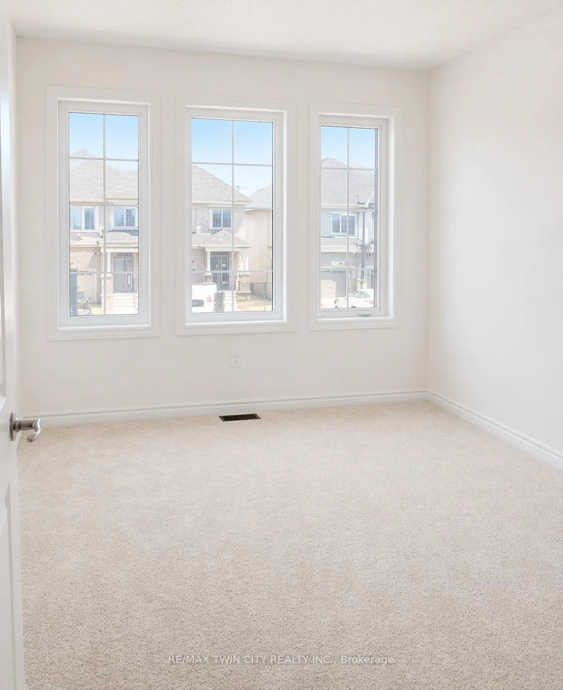 Photo 15 of 153 Flagg Avenue, Brant, Paris — HOMEH