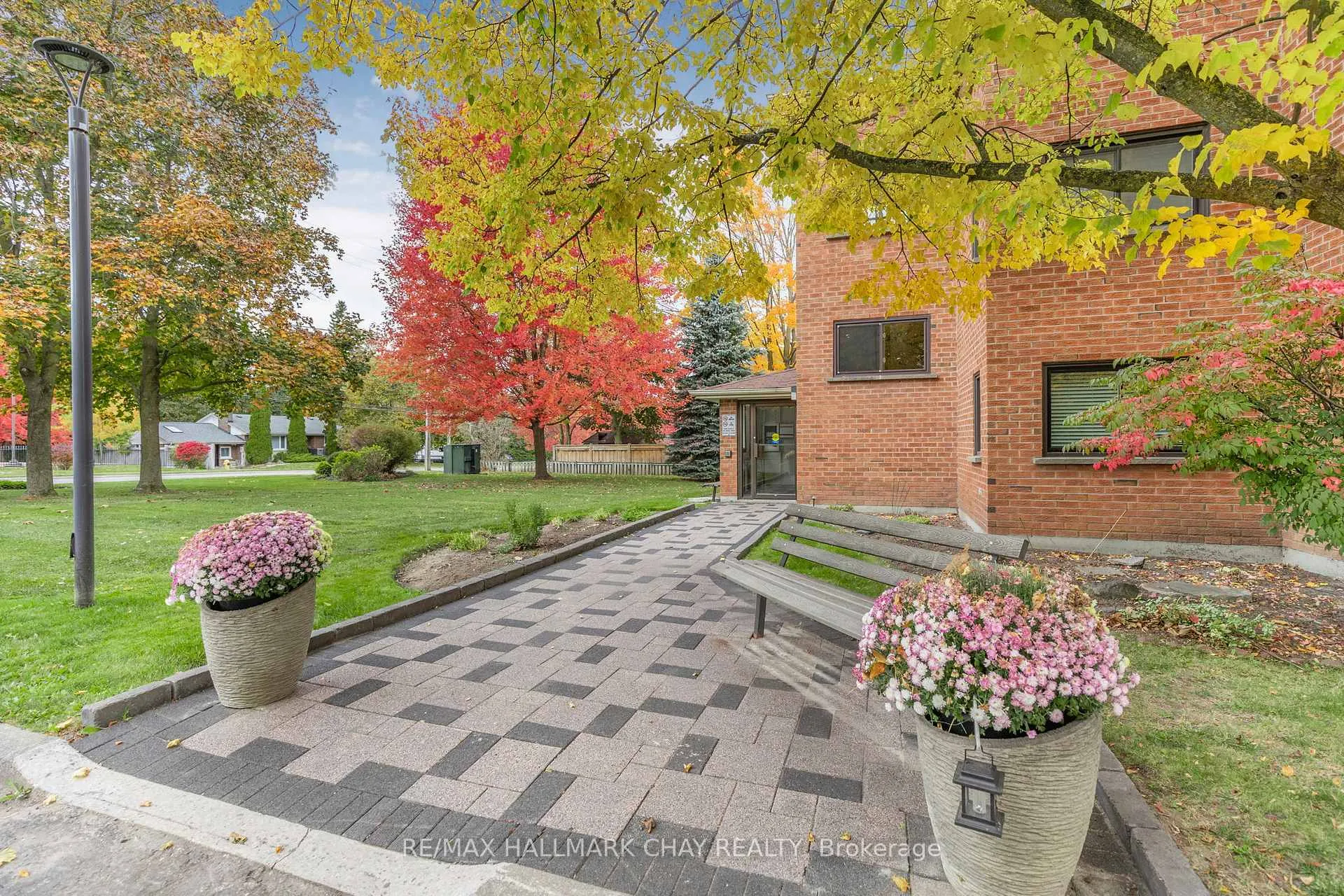 Photo 3 of Unit 307, 219 Main Street N, Uxbridge — HOMEH