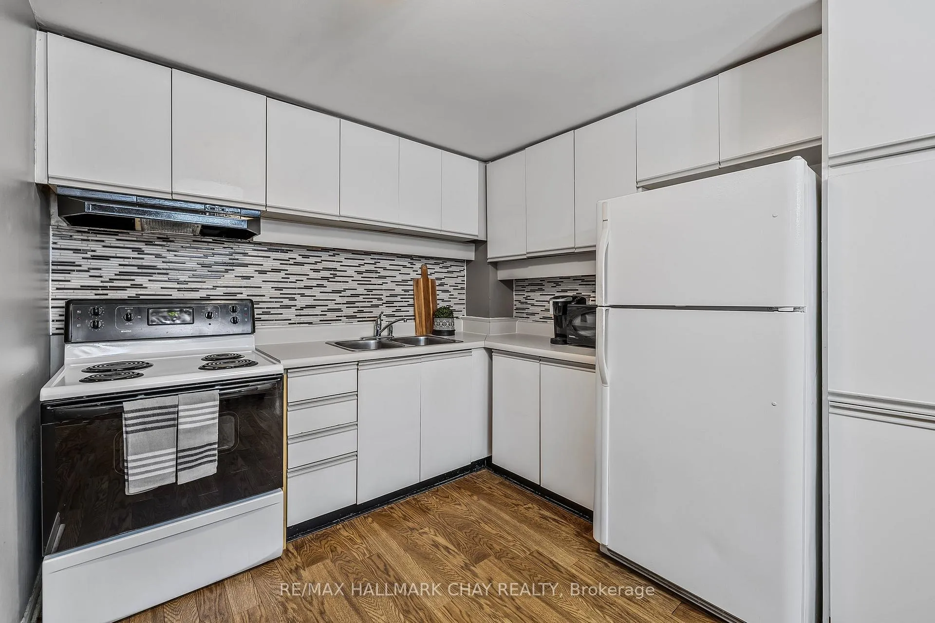 Photo 5 of Unit 307, 219 Main Street N, Uxbridge — HOMEH