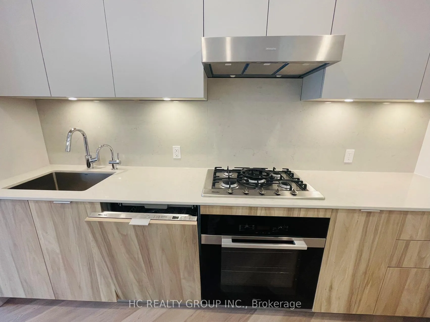 Photo 8 of Unit 117W, 8 Cedarland Drive, Markham, Unionville — HOMEH