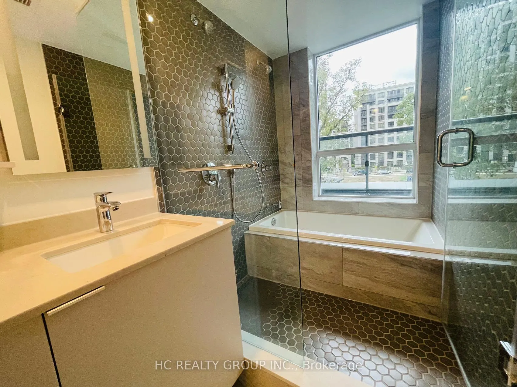 Photo 11 of Unit 117W, 8 Cedarland Drive, Markham, Unionville — HOMEH