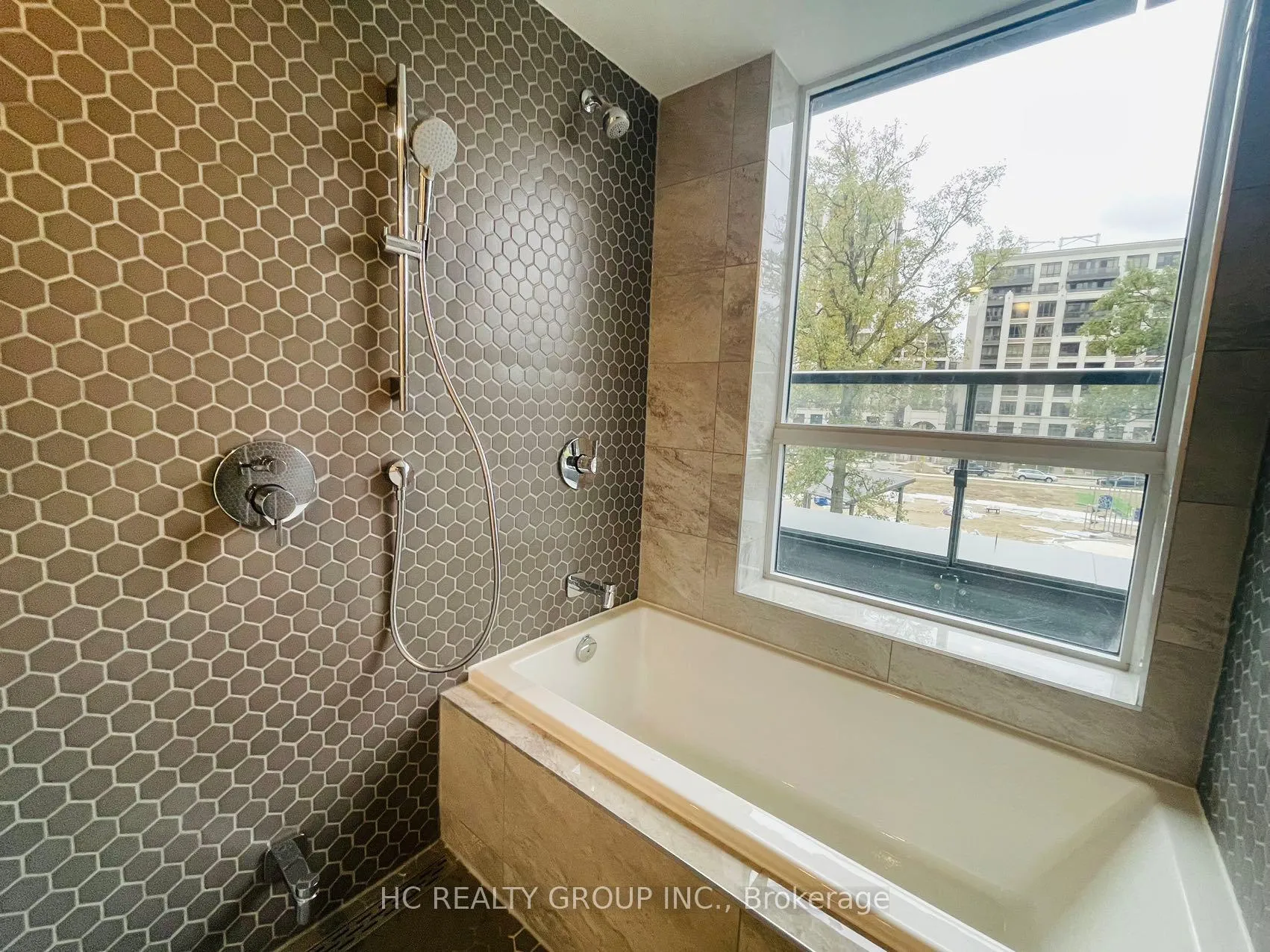 Photo 12 of Unit 117W, 8 Cedarland Drive, Markham, Unionville — HOMEH