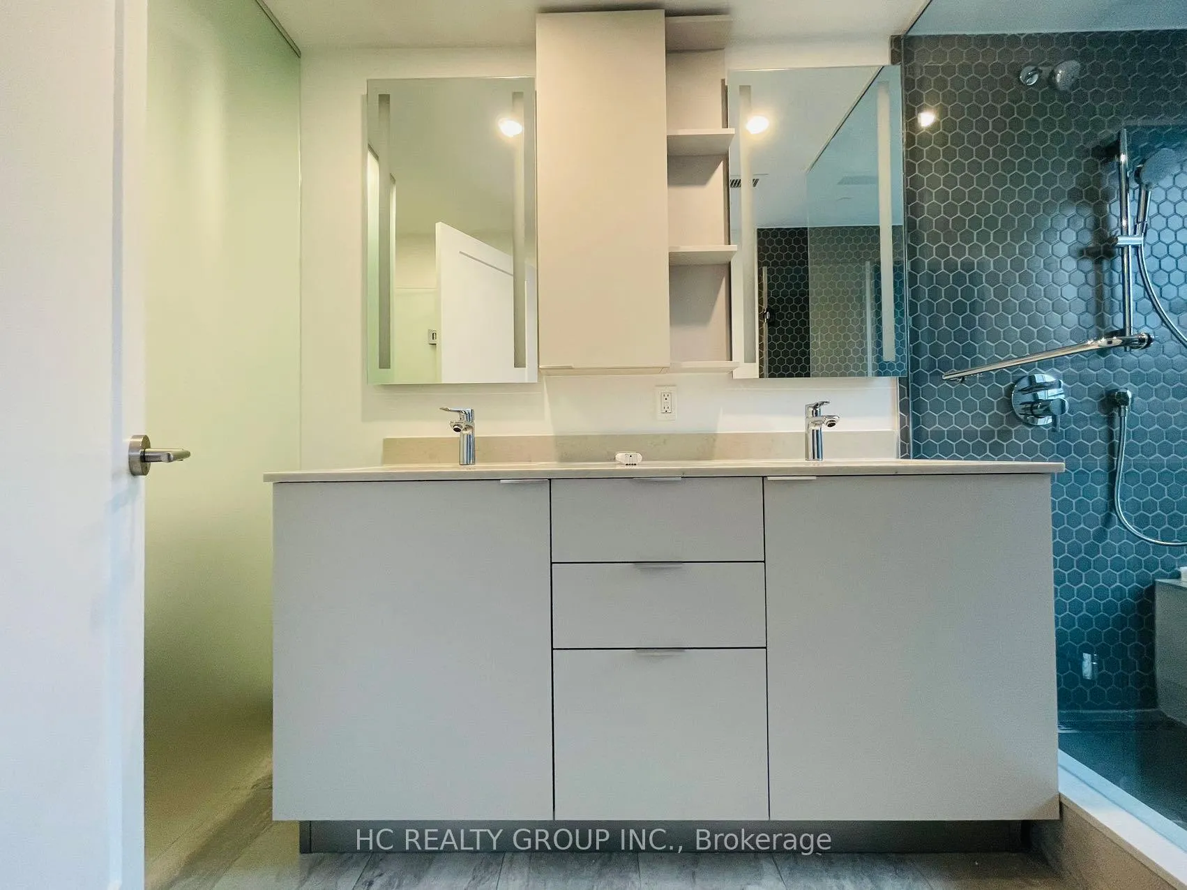 Photo 13 of Unit 117W, 8 Cedarland Drive, Markham, Unionville — HOMEH