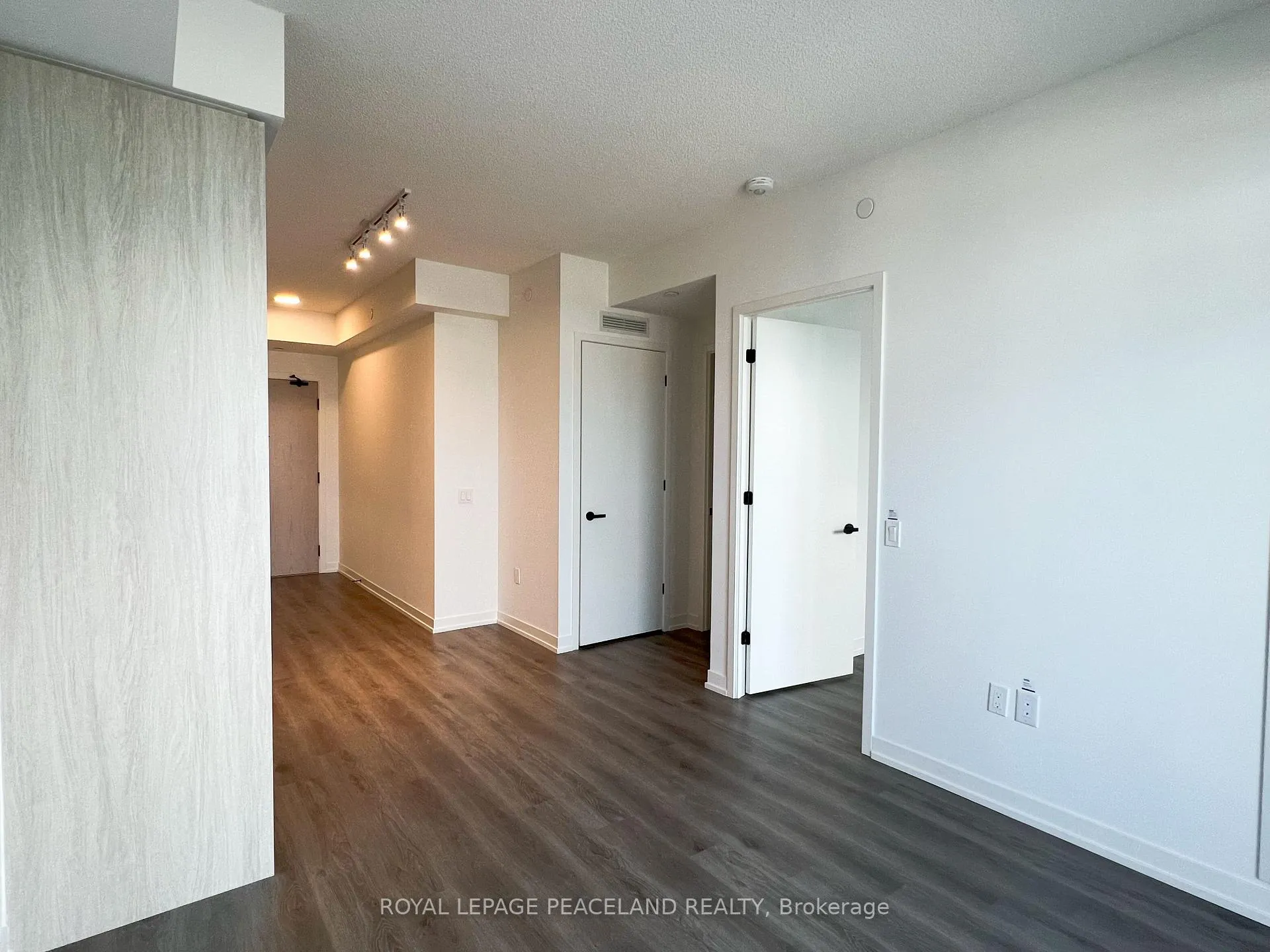 Photo 3 of Unit 1108, 28 Interchange Way, Vaughan, Vaughan Corporate Centre — HOMEH