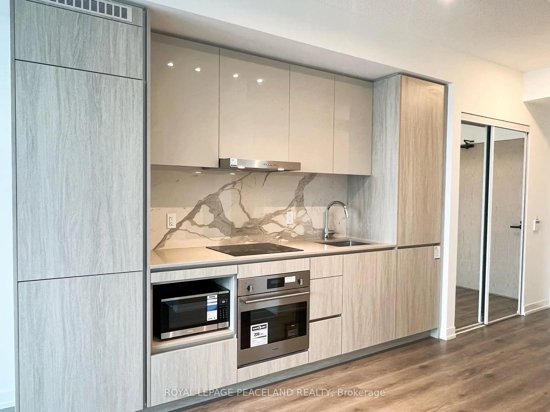 Photo 4 of Unit 1108, 28 Interchange Way, Vaughan, Vaughan Corporate Centre — HOMEH