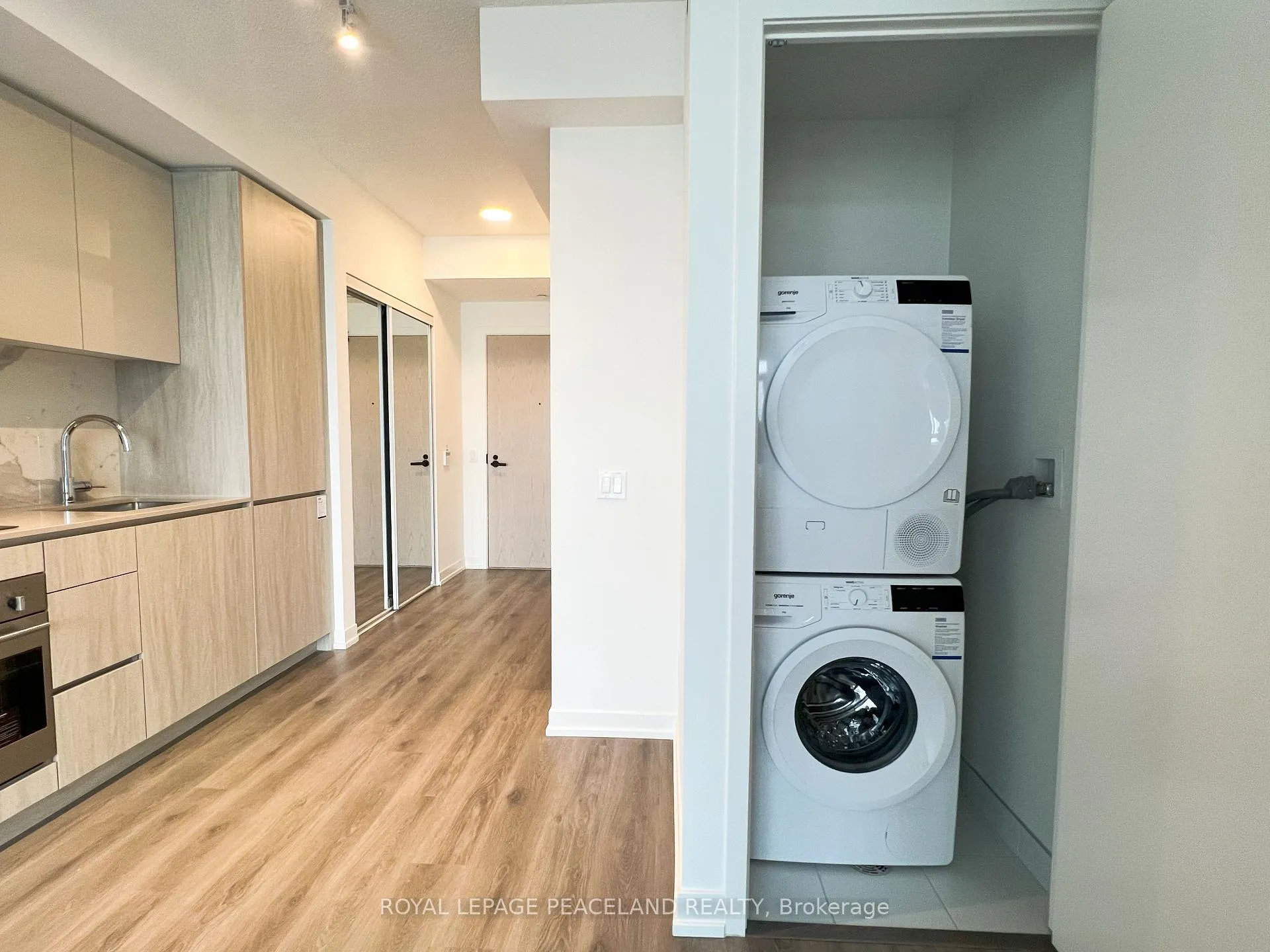 Photo 5 of Unit 1108, 28 Interchange Way, Vaughan, Vaughan Corporate Centre — HOMEH