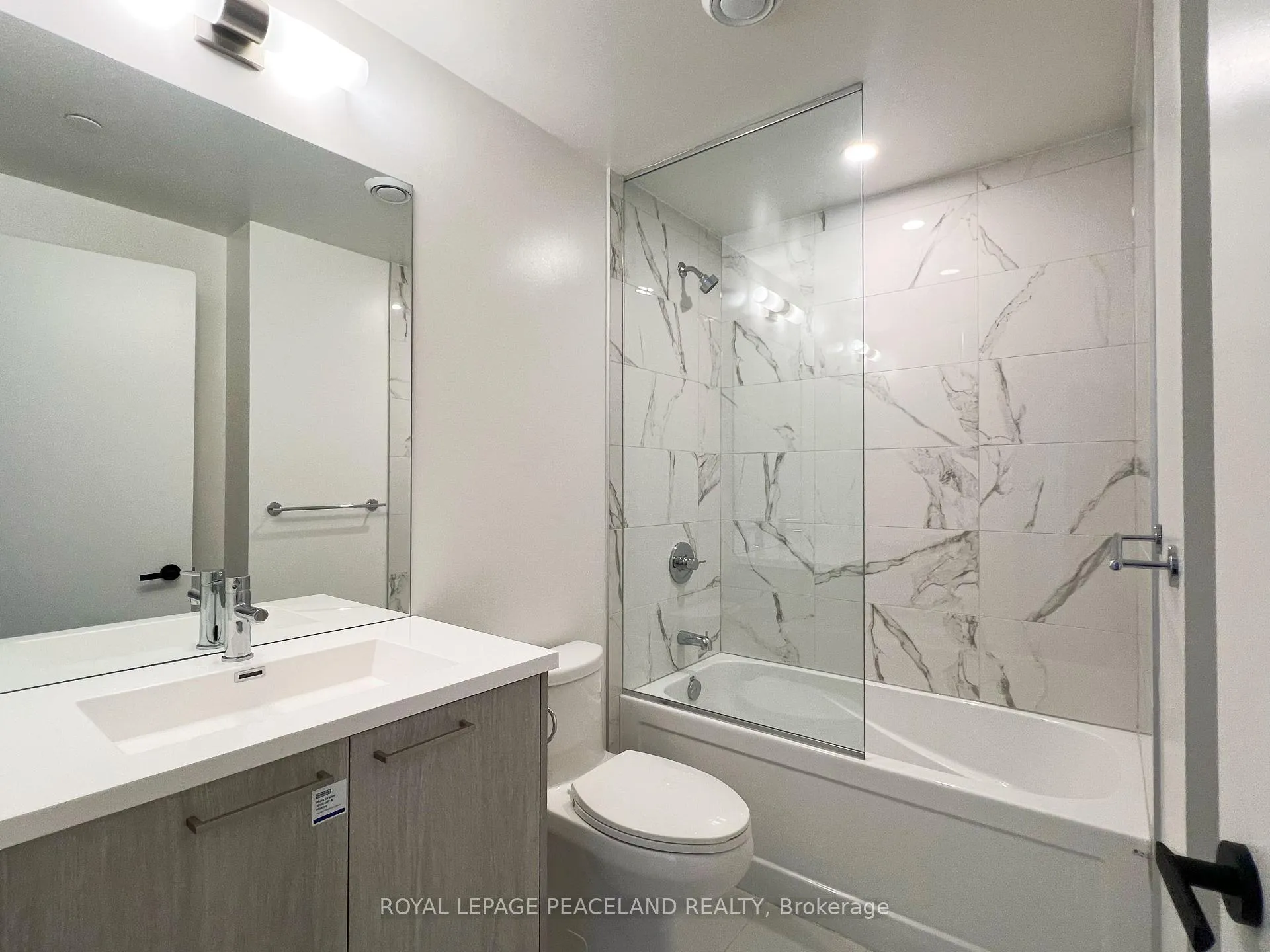Photo 8 of Unit 1108, 28 Interchange Way, Vaughan, Vaughan Corporate Centre — HOMEH