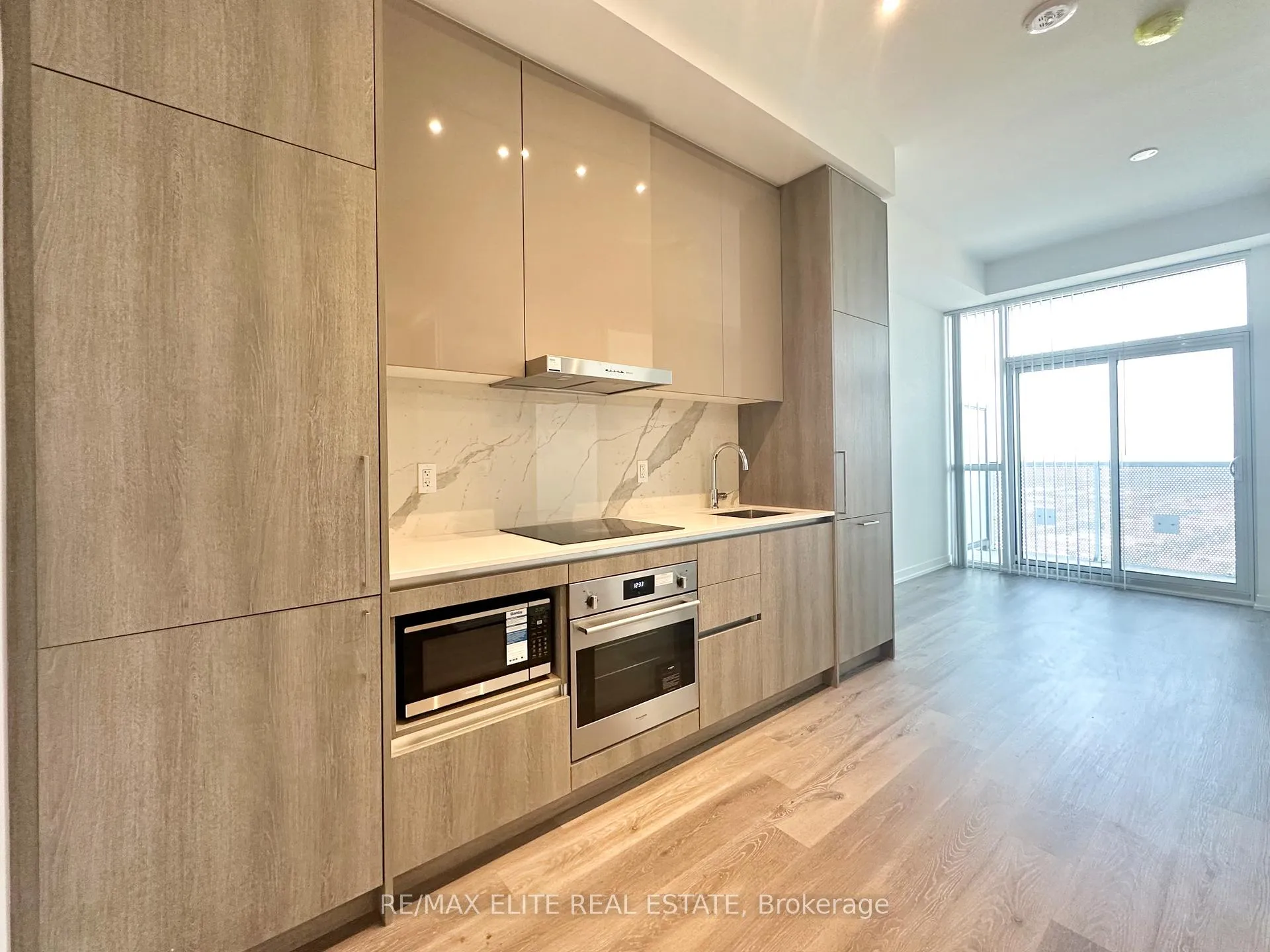Photo 4 of Unit 6511, 225 Commerce Street, Vaughan, Vaughan Corporate Centre — HOMEH