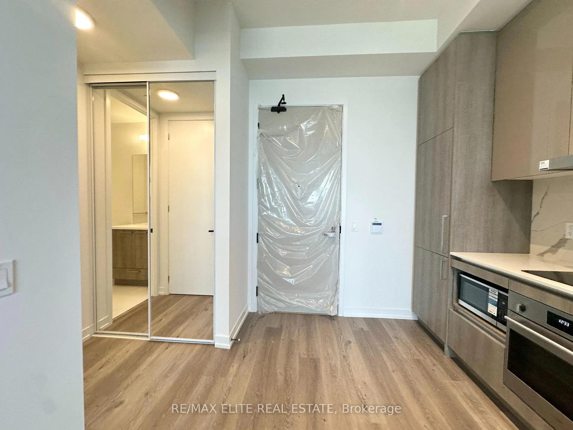 Photo 6 of Unit 6511, 225 Commerce Street, Vaughan, Vaughan Corporate Centre — HOMEH