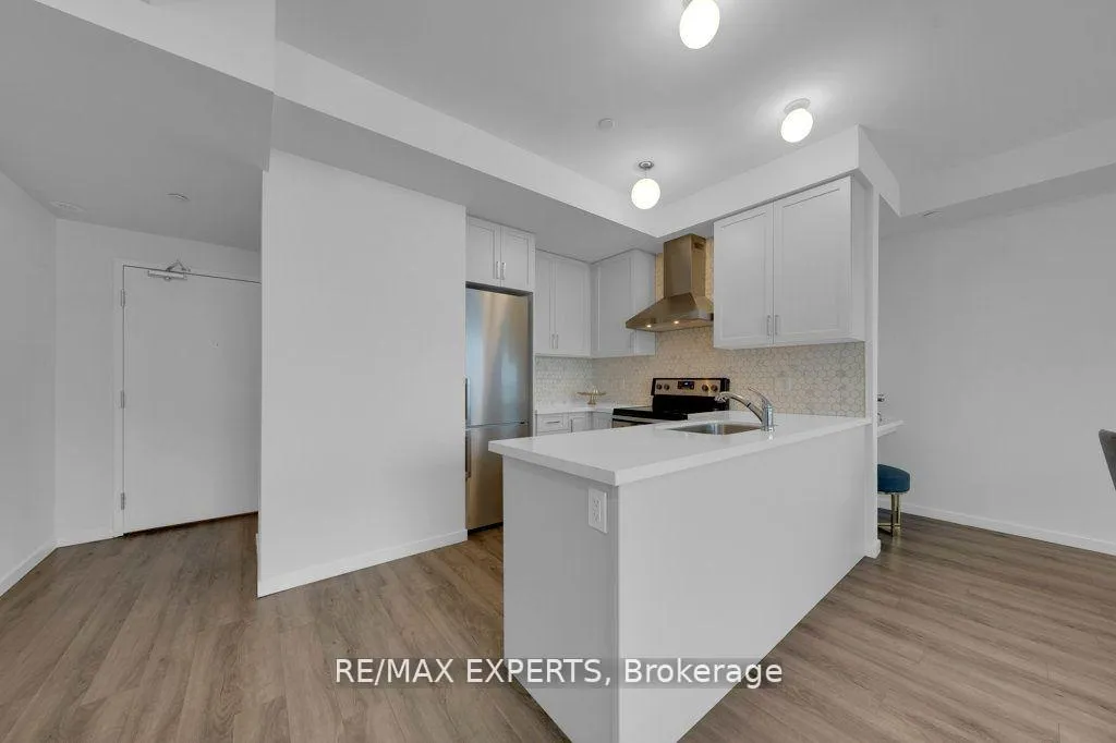 Photo 4 of Unit 04, 100 Alex Gardner Circle, Aurora, Aurora Heights — HOMEH