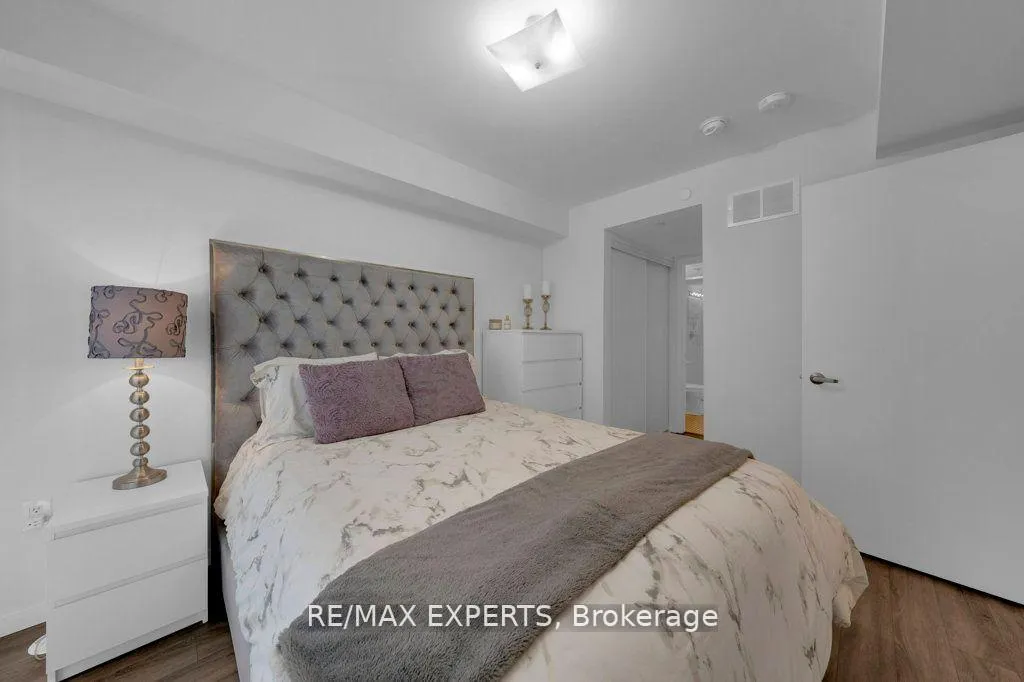 Photo 5 of Unit 04, 100 Alex Gardner Circle, Aurora, Aurora Heights — HOMEH
